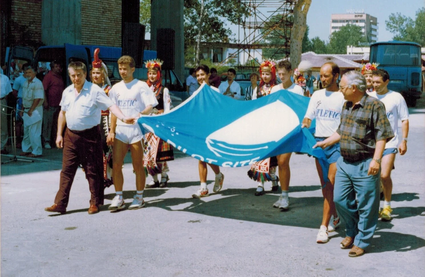 Първият Син флаг за България - Слънчев бряг 1995.jpg