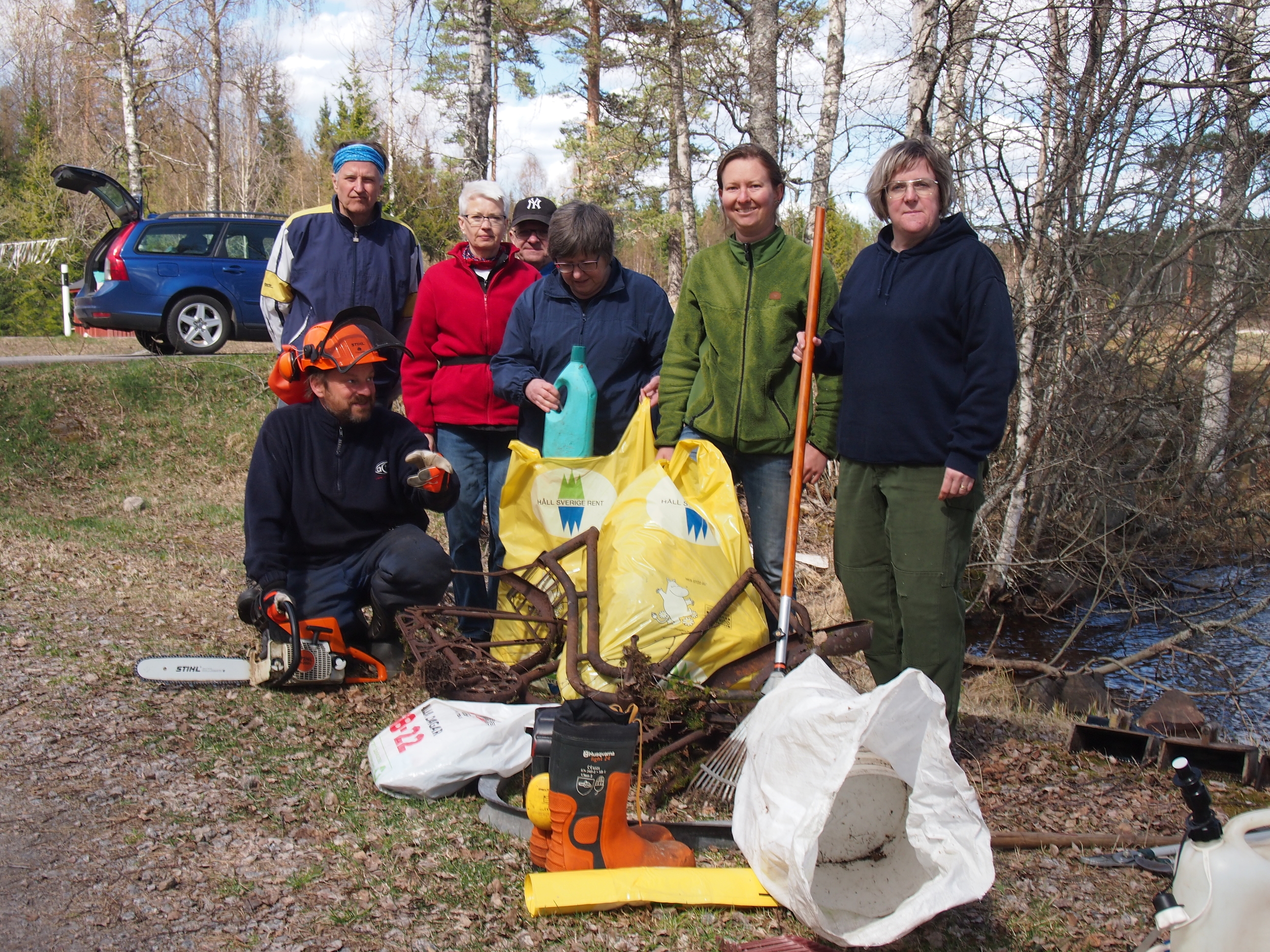 2015 cleaning group with their results cleaning up Vägåns hiking trail (1,5 km) for two hours