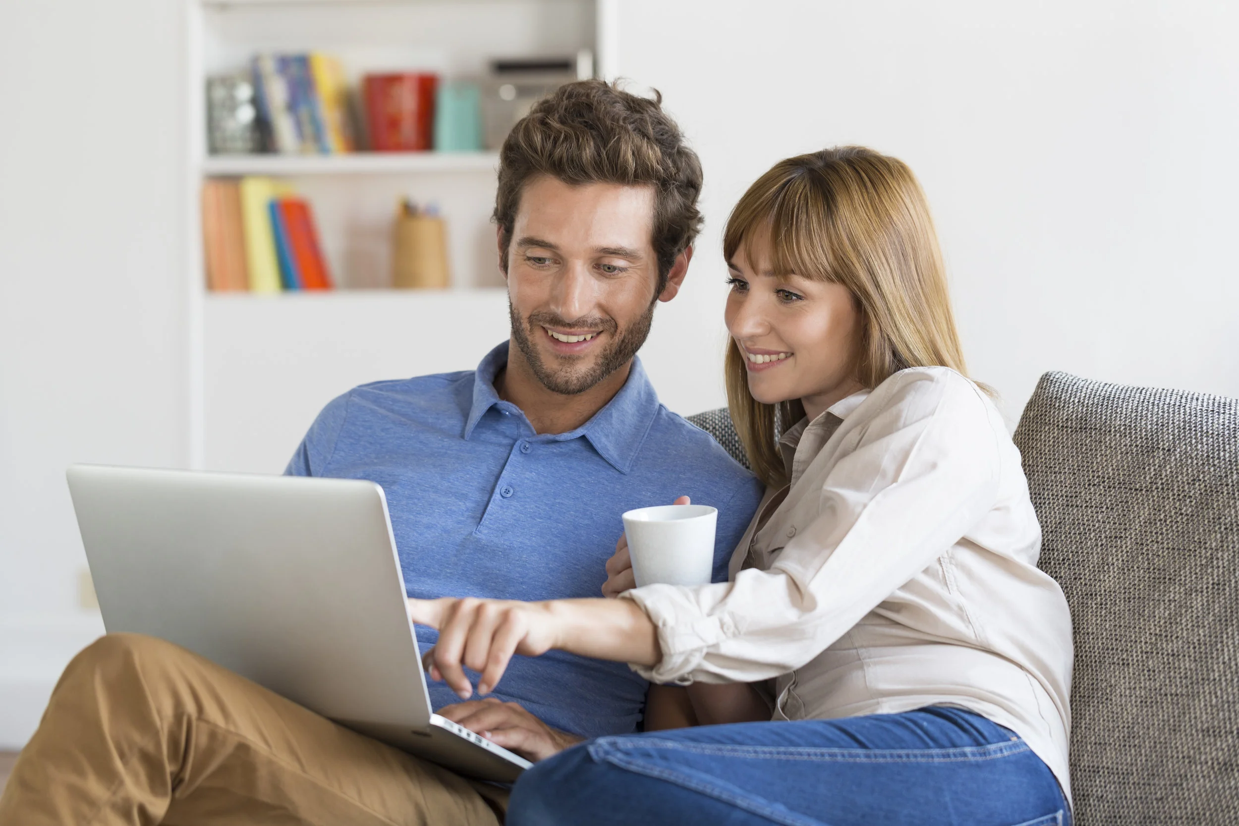 iStock-coupleatcomputer.jpg