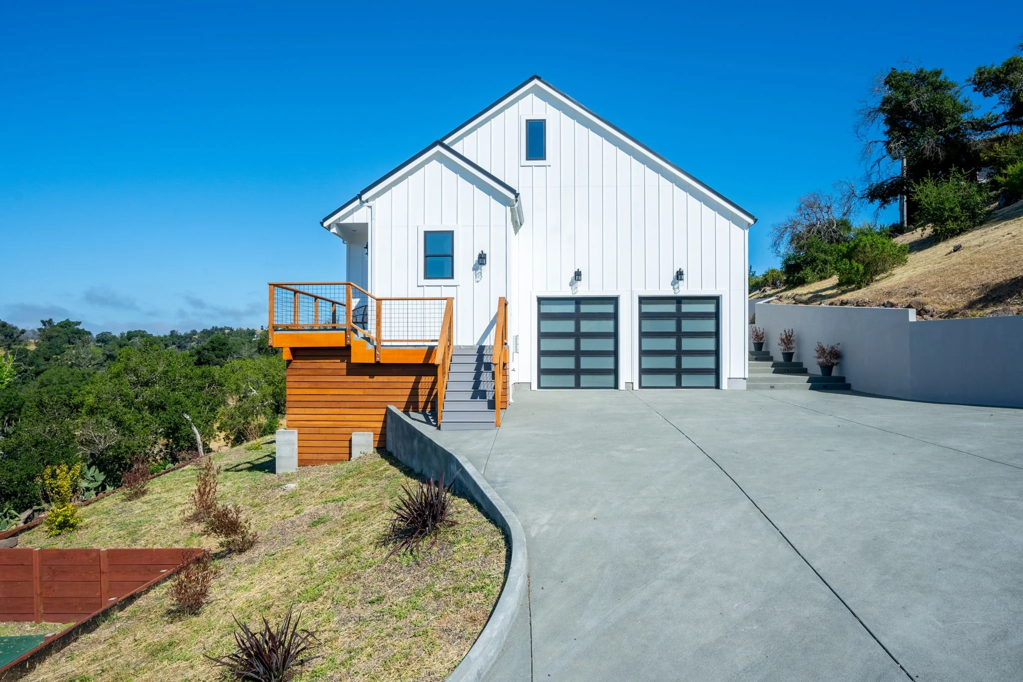 98-web-or-mls-98-print-5480 Crystal Dr_Details and Exterior-31 Kopie.jpg