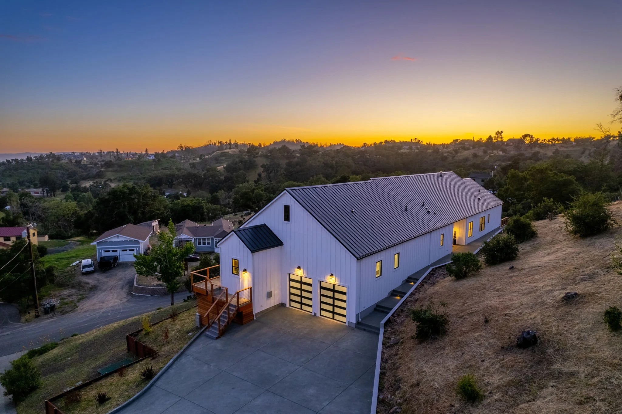 142-web-or-mls-142-print-5480 Crystal Dr_Aerials-21 Kopie.jpg