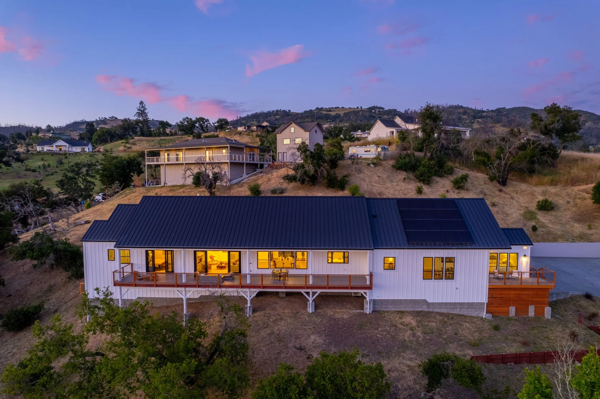 140-web-or-mls-140-print-5480 Crystal Dr_Aerials-19 Kopie.jpg