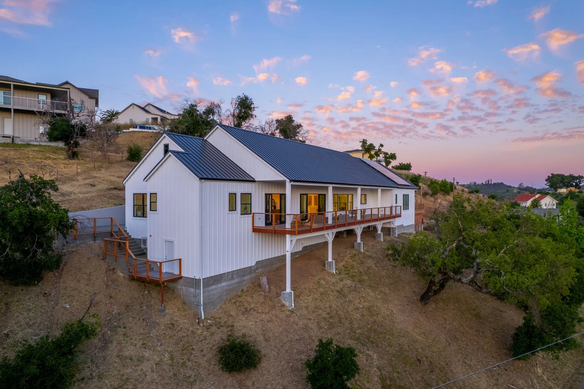 133-web-or-mls-133-print-5480 Crystal Dr_Aerials-12 Kopie.jpg