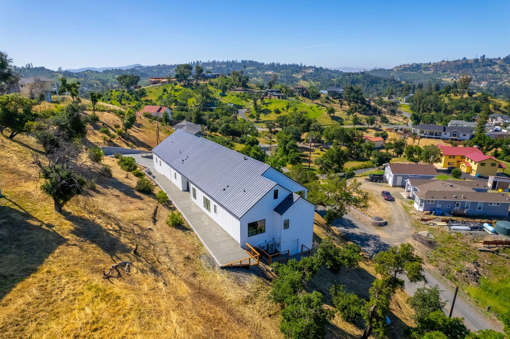 128-web-or-mls-128-print-5480 Crystal Dr_Aerials-7 Kopie.jpg