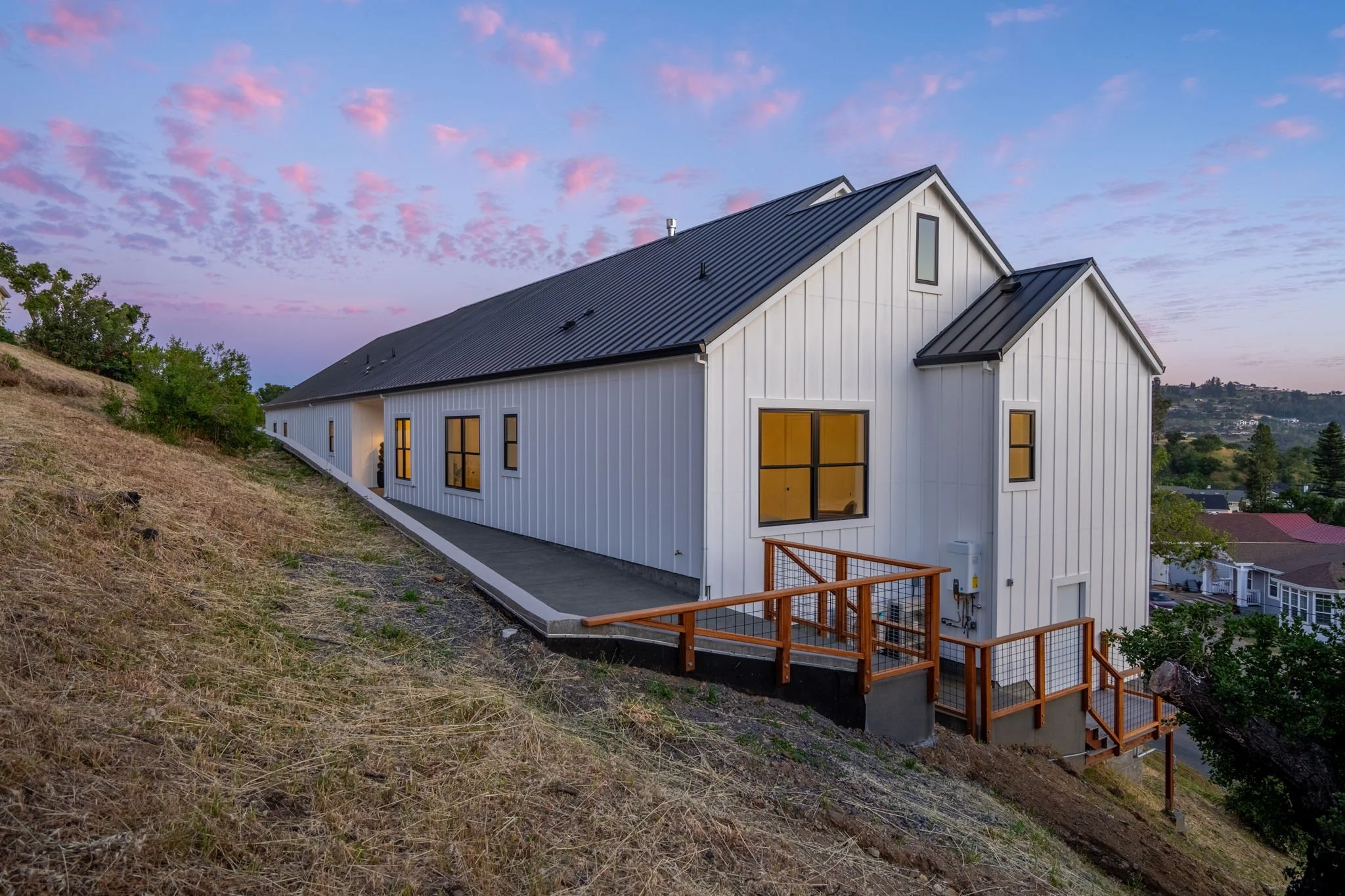 115-web-or-mls-115-print-5480 Crystal Dr_Details and Exterior-48 Kopie.jpg