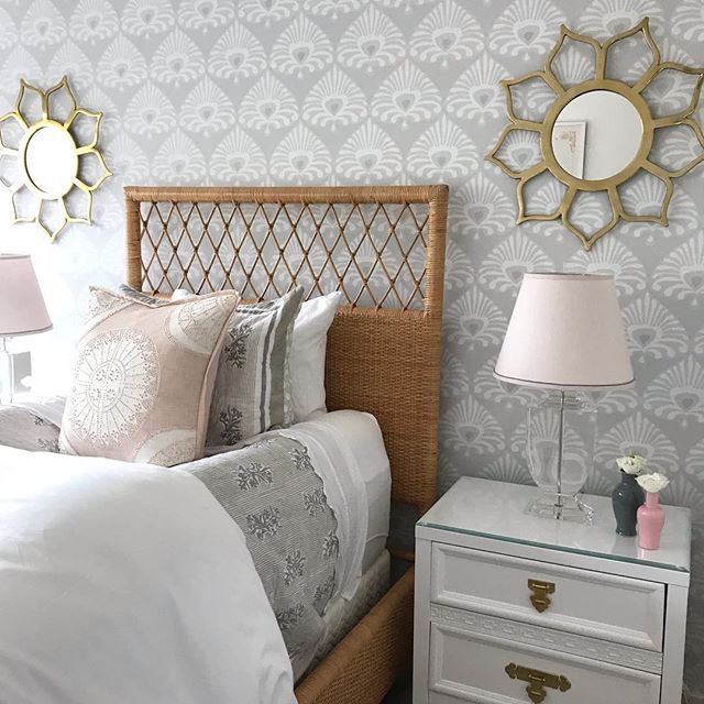 A couple updates to this cute room! Can you spot the difference from my last post? 😉 #interiordesign #interiors #interiorstyling #girlsroom #interiordesigner #envyinteriordesignstudio