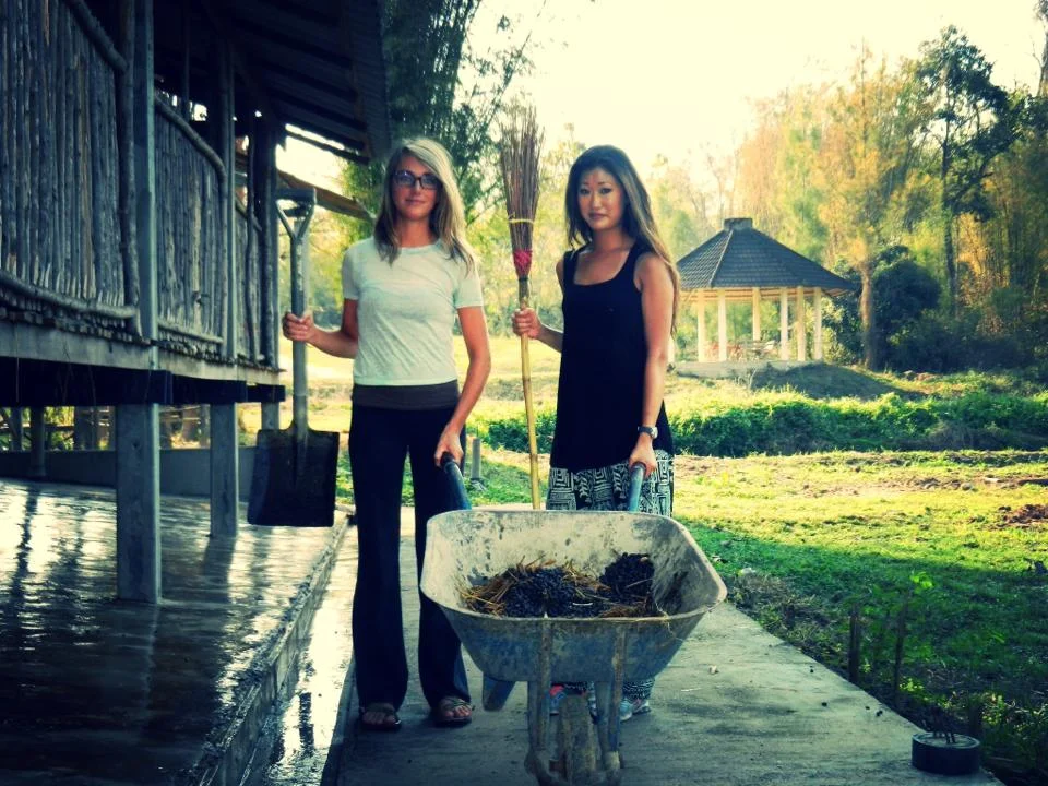 HEALTHY + FASHIONABLE: 3 MUST-HAVES WHEN TRAVELING THE WORLD