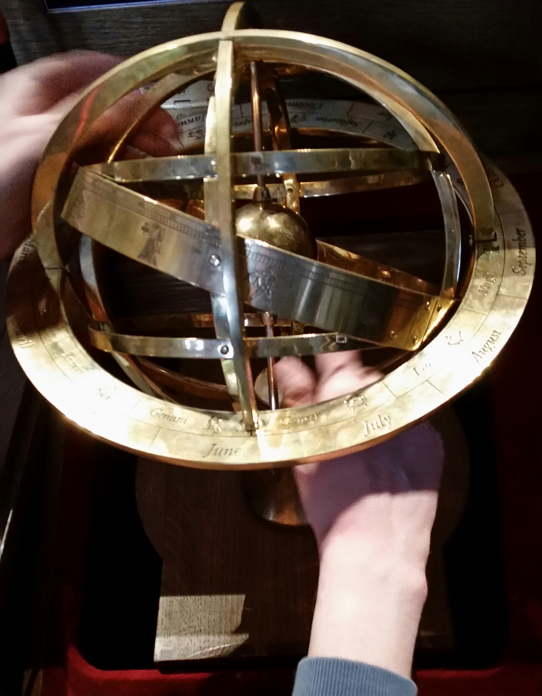 Touching the movement of the spheres