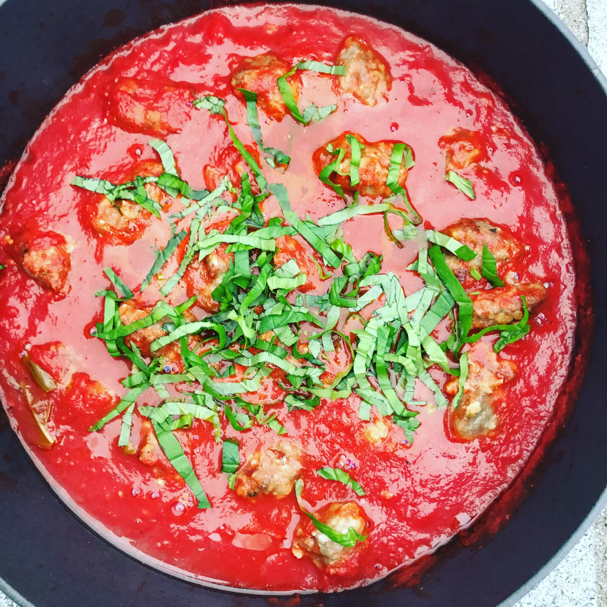 Tomatsås till italienska köttbullar