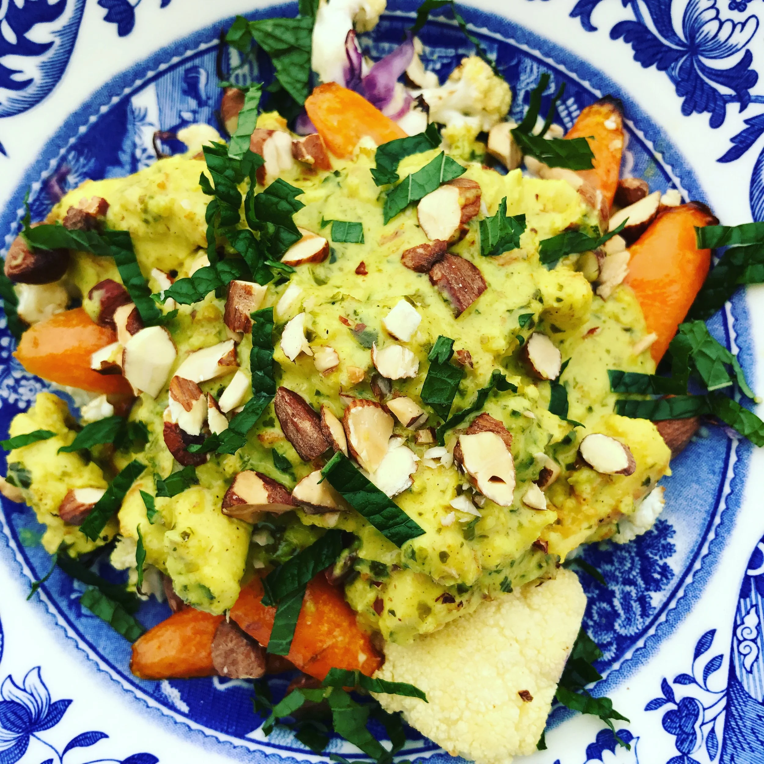 Curry med mandel, koriander och kokosmjölk