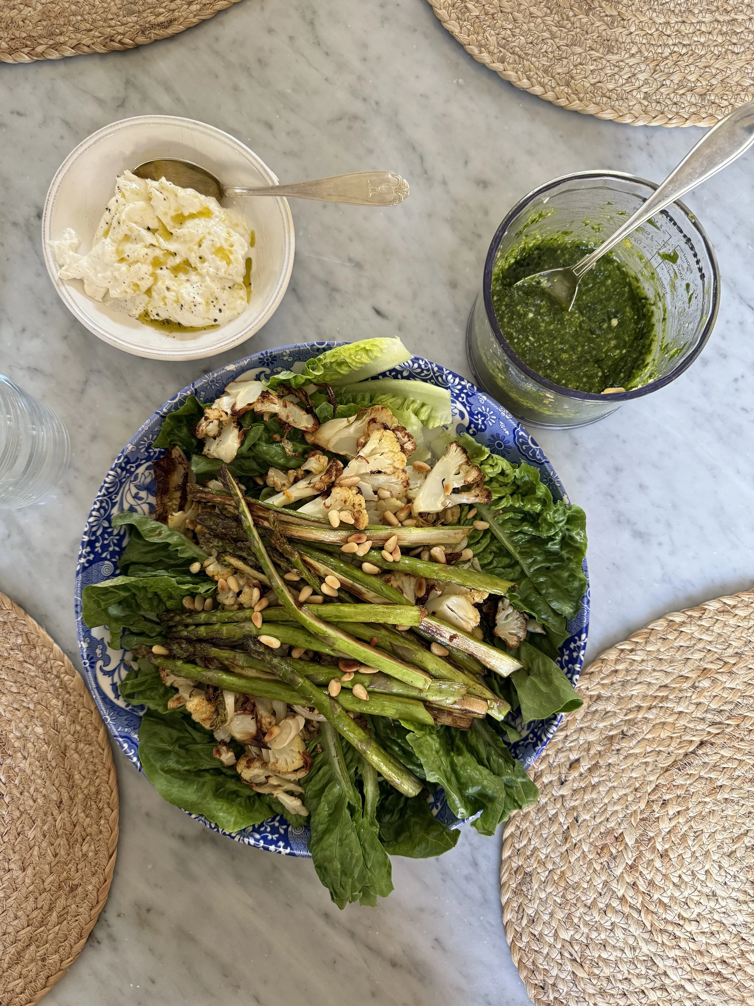 Ramslökspesto med sparris och blomkål 