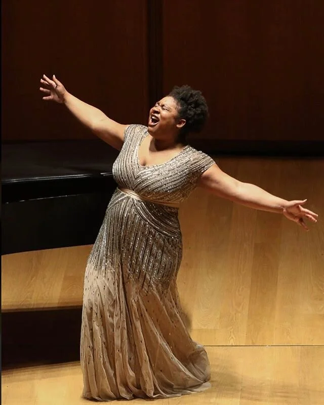 #amplifyingblackvoices with the magnetic artist who is opera singer Raehann Bryce-Davis { @raeraebd } who I&rsquo;m thrilled to tell you will share her voice for the Injustice: a short choreography project! I saw Raehann in @operavlaanderen #DonCarlos last year and have been MAJORLY #fangirling since {swipe left to see why 😍}. To include her artistry in this project is deeply humbling and will bring such power to its unifying and healing message. 
You can be involved in this project! I created it for you, you who has a response to the theme of INJUSTICE. You can find the instructions in my posts with hashtag #injusticeashortchoreography or via the Injustice story in my highlights on my profile. Submissions via video are open until end of Sunday June 14 via my DM or email button on my bio. 
I&rsquo;ve loved the submissions so far, thank you! Would love to see more, and ANYONE, not just dancers, all backgrounds, all genders, young old ... EVERYONE. Art is healing and connecting. Dance i