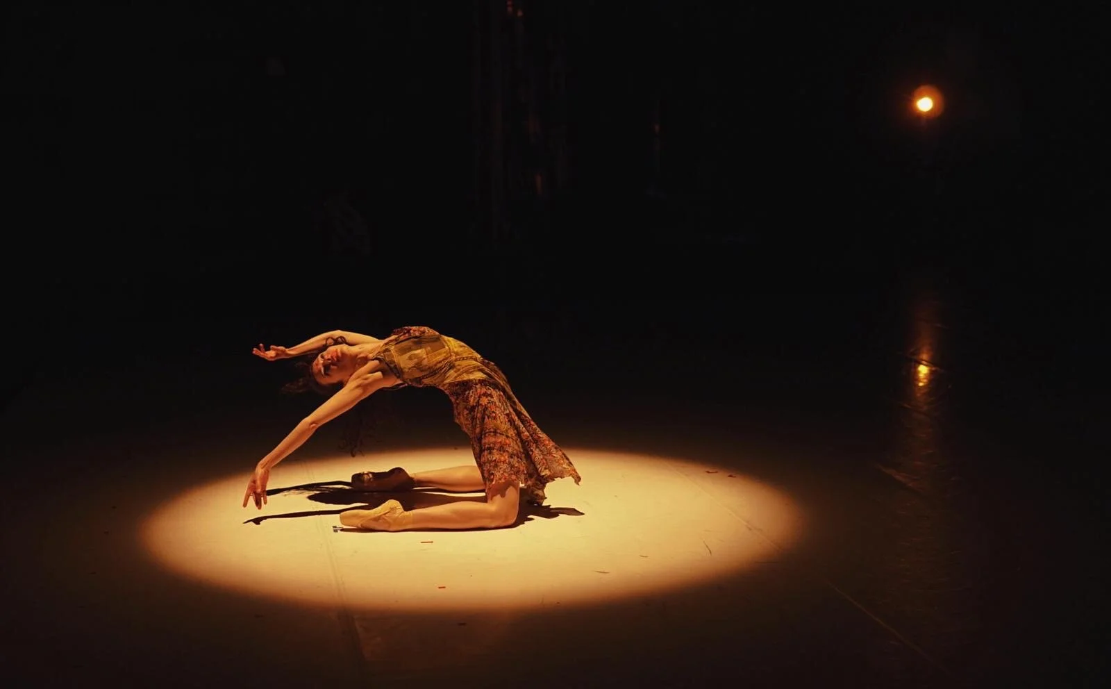 Juliet Burnett in Sidi Larbi Cherkaoui's Exhibition (2019). Photo Nicola Wills