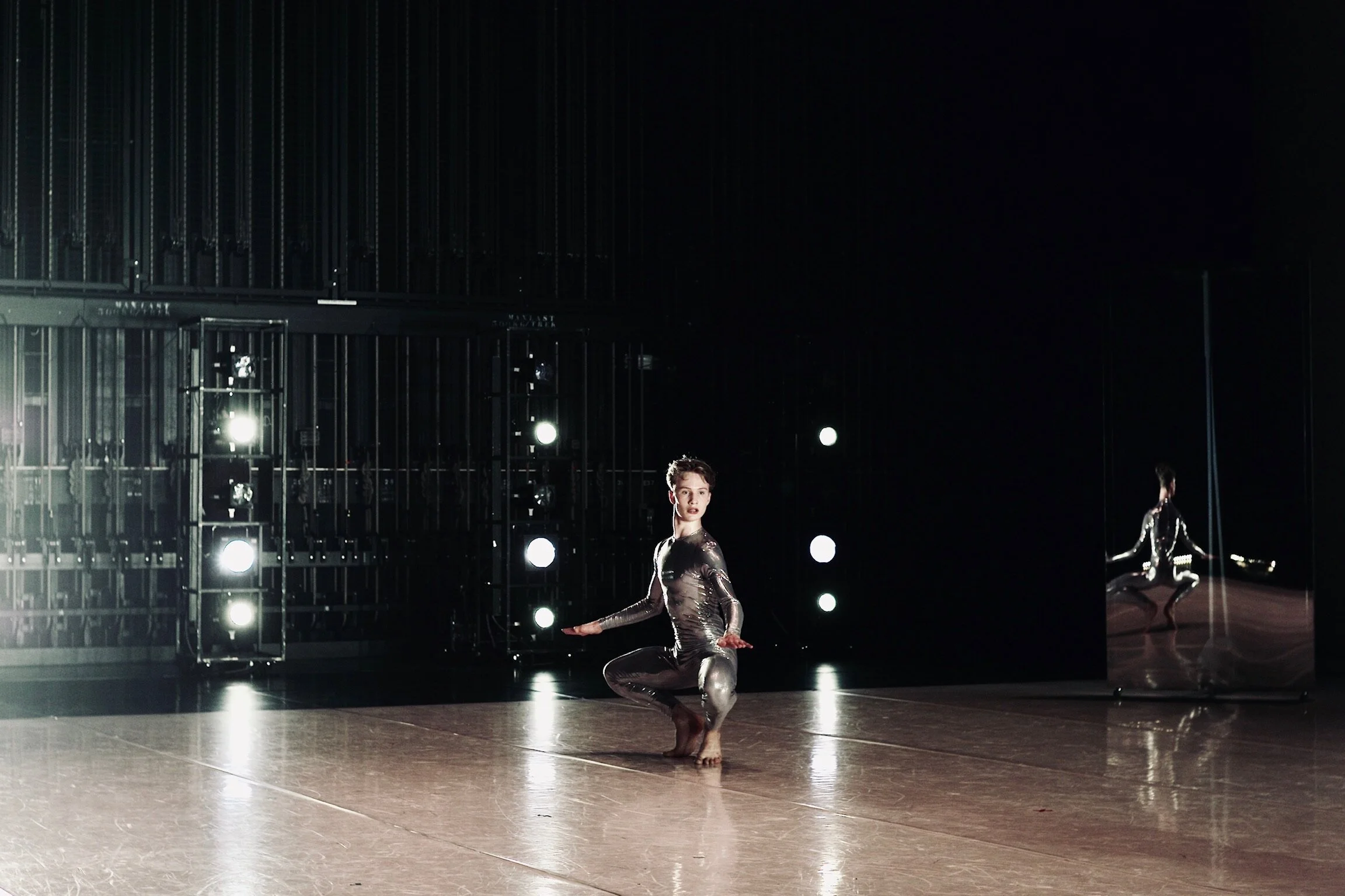  The creative team of in situ extends the intention of the work: meeting across cultures and creating new dialogues. Renowned Australian percussionist and composer Will Guthrie has worked extensively in Indonesia and utilises traditional Indonesian g