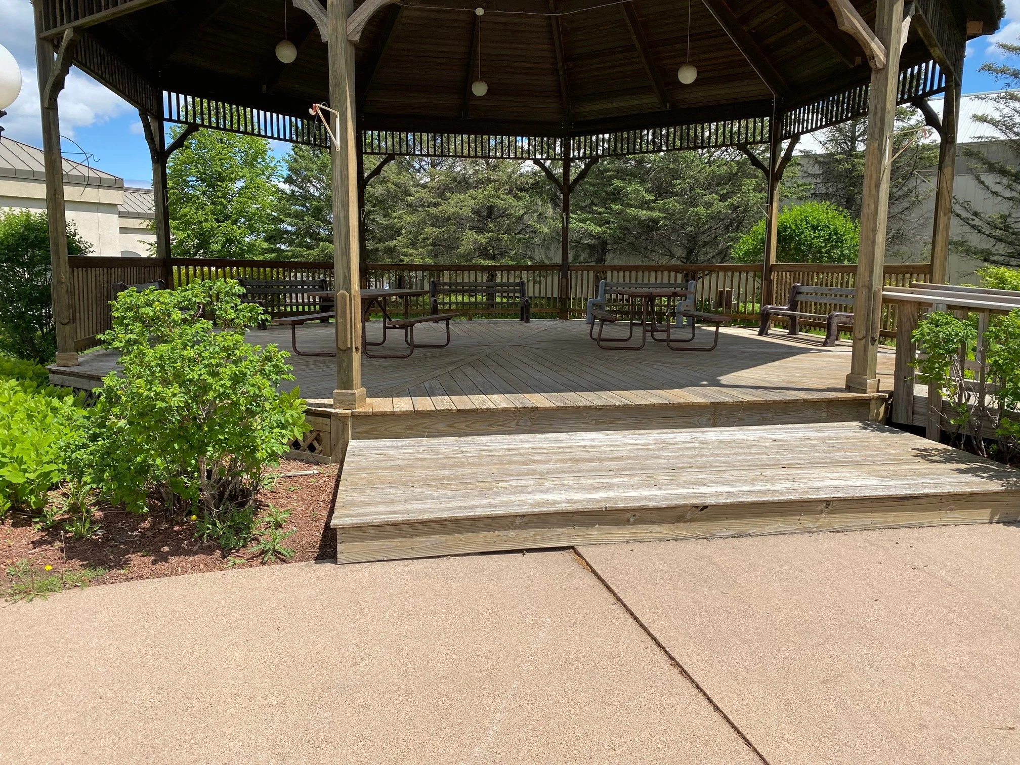 L3E Gazebo.jpg