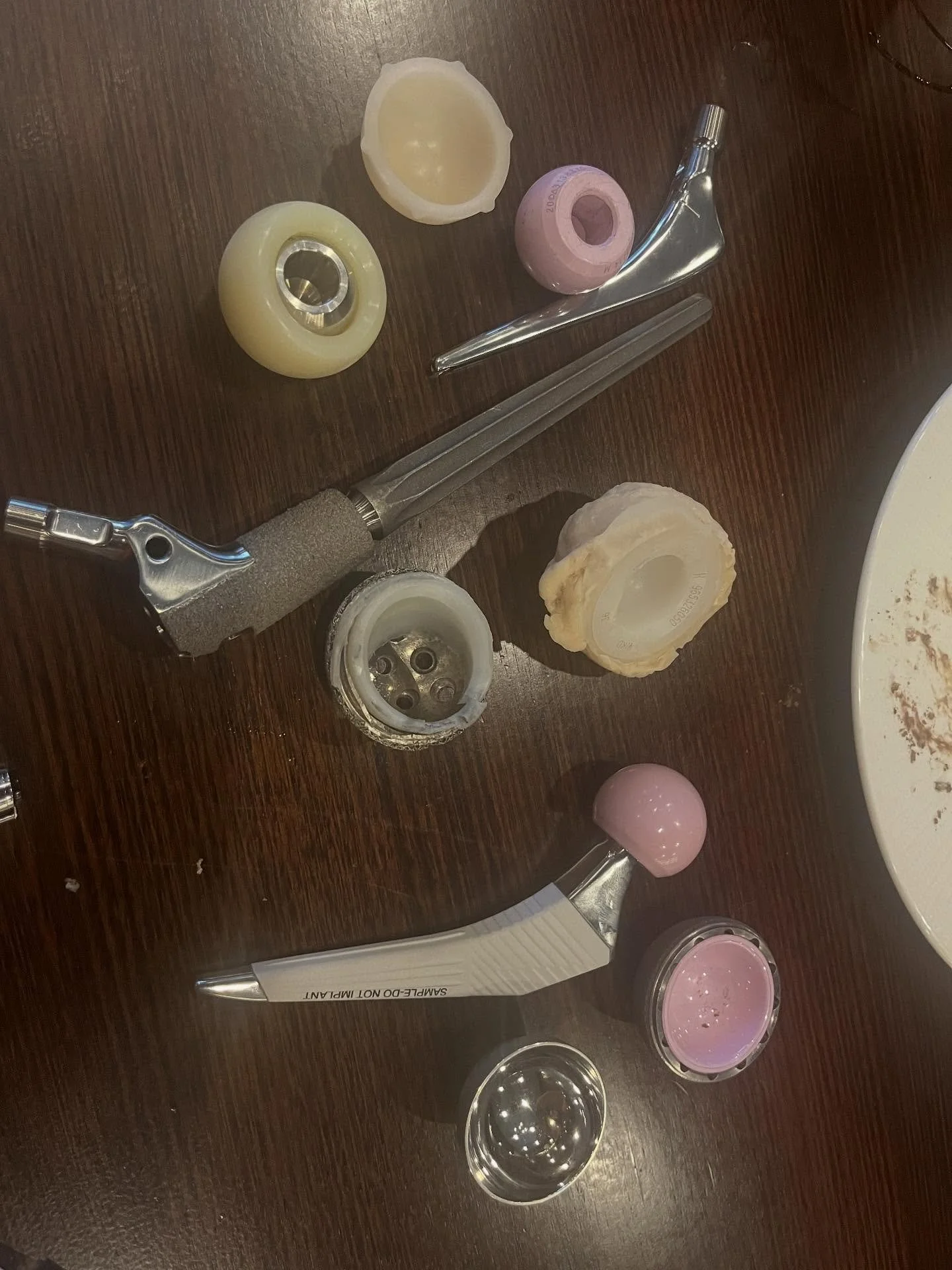 What are those? 𦡠Raph Hau’s Hip replacement prosthesis’! A great night of updating π§  on all things knees and hips!