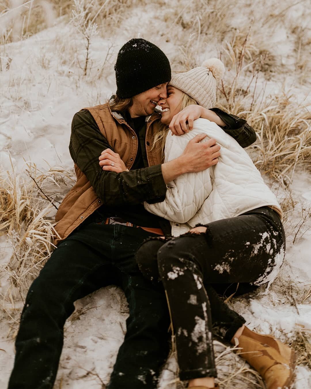 Okay but how freaking CUTE are Lexi and Clay?! 😍 Had the most fun, snow-filled session yesterday morning that totally brought me out of my post Christmas blues. I hope everyone had a magical Christmas weekend, regardless of how different things migh