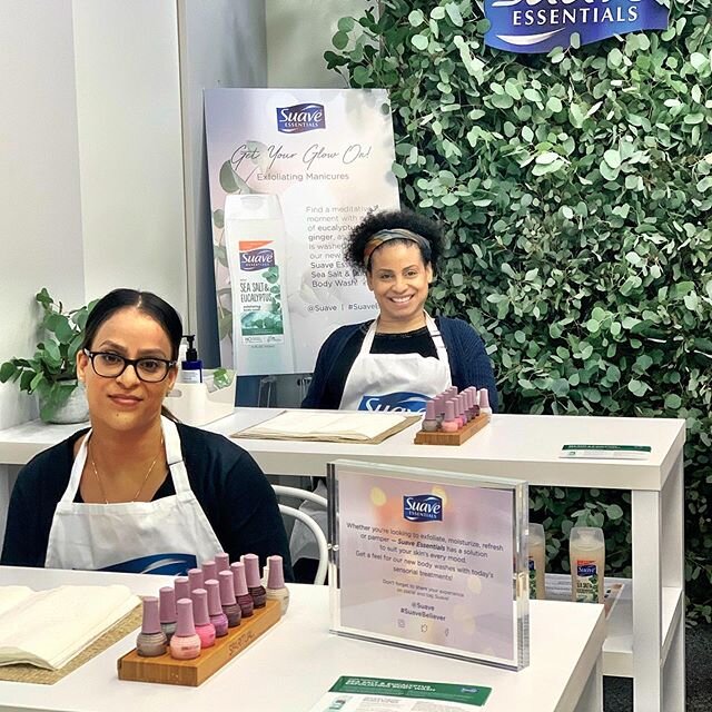 Spent the day in this totally transformed conference room by @mixedgreenseventdesign at the @meredithcorporation offices for the launch of some yummy scented @suave body washes! Manicures and massages for all! #spaevents #corporateevents #brandedeven