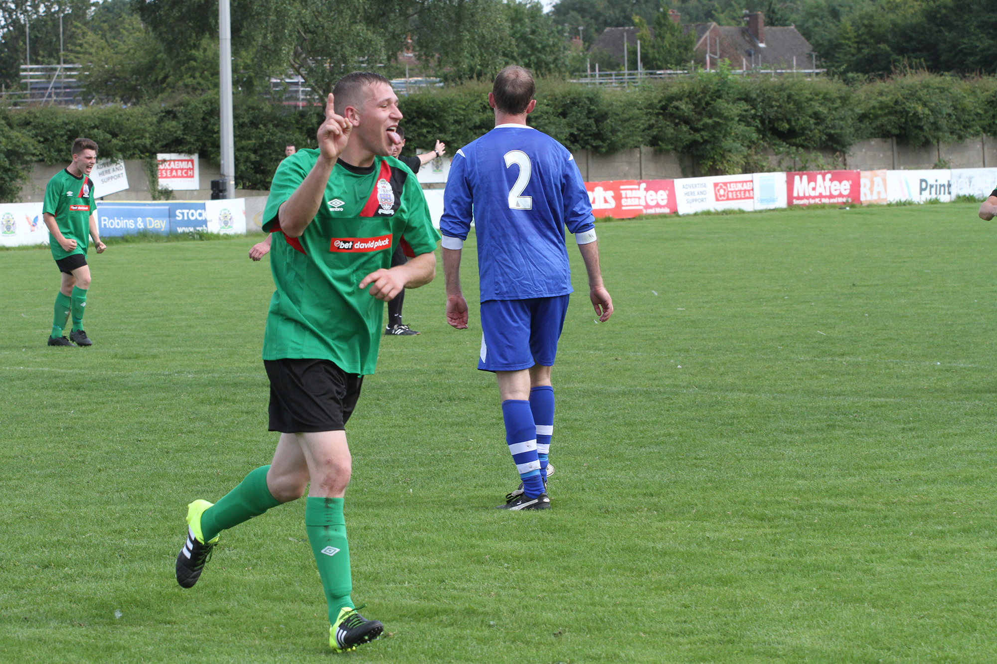 Rick Whyatt puts us 1-0 up