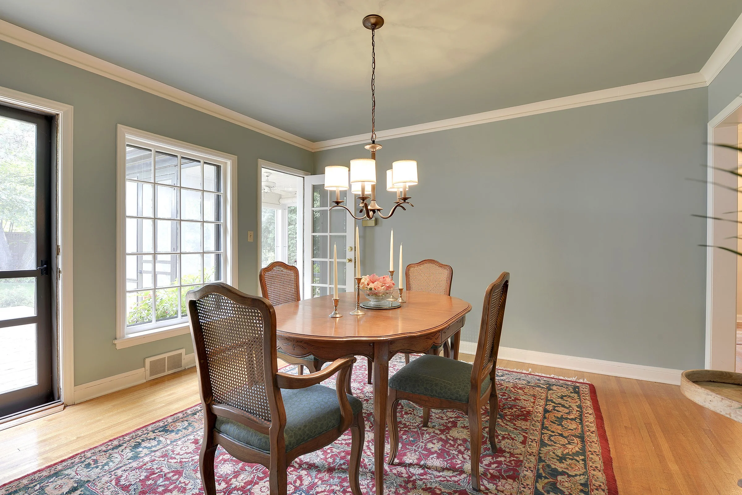5111 Arden dining 2.jpg