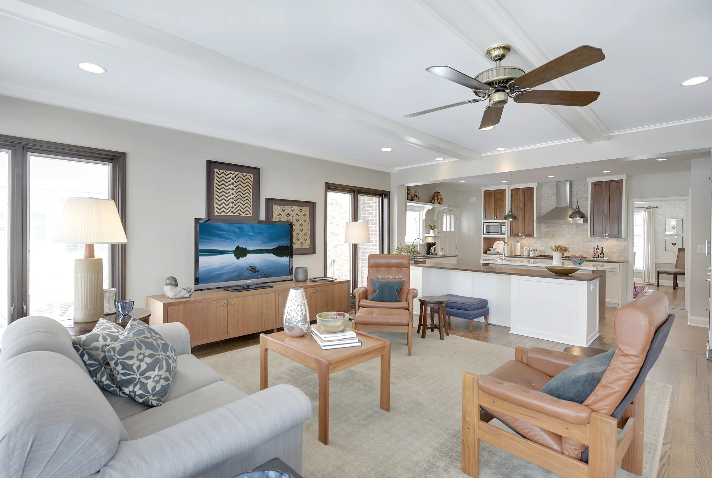 3906 Zenith family room 3.jpg