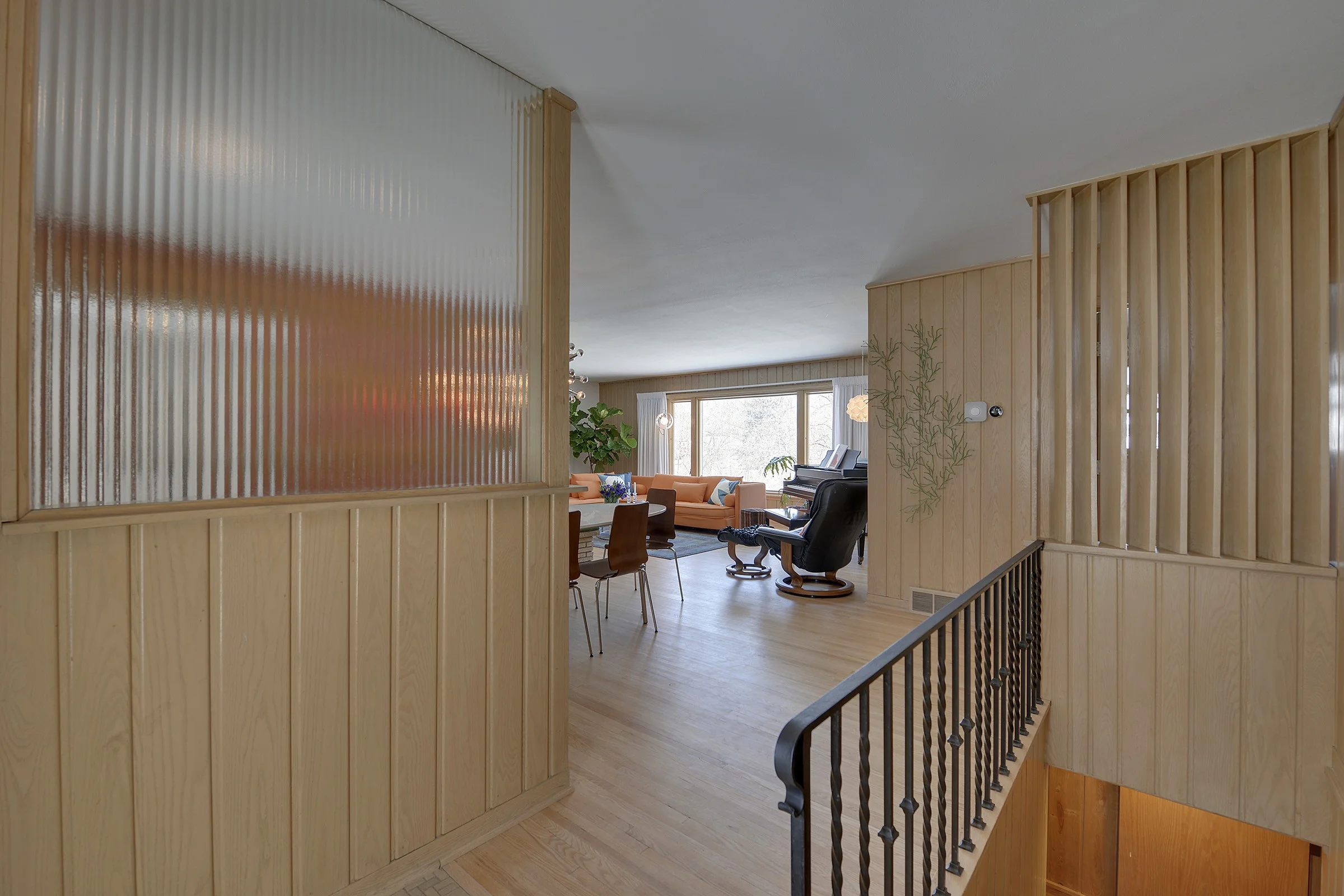 6526 5th Ave S Entry to LR.jpg