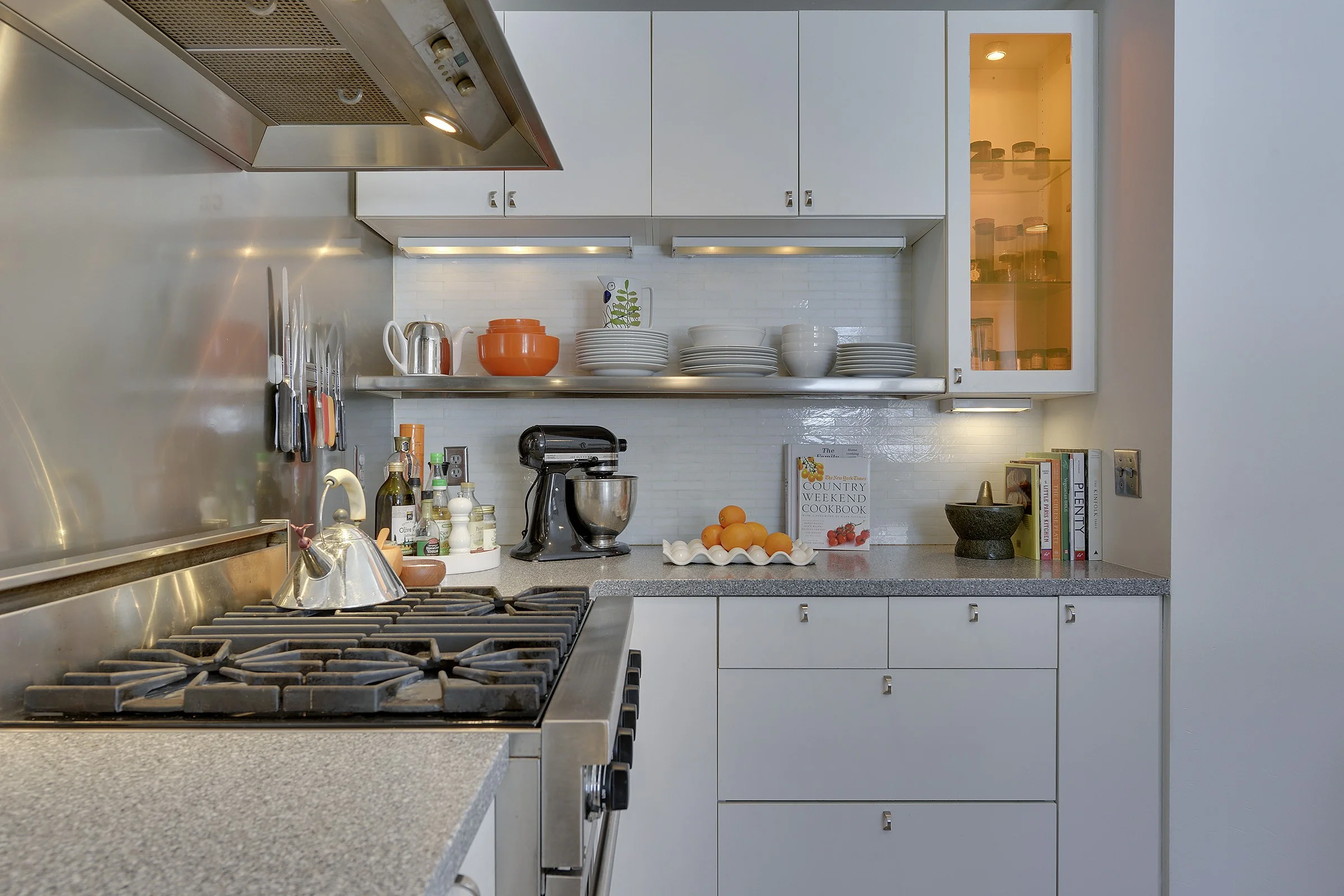6526 5th Ave S kitchen counters:range.jpg