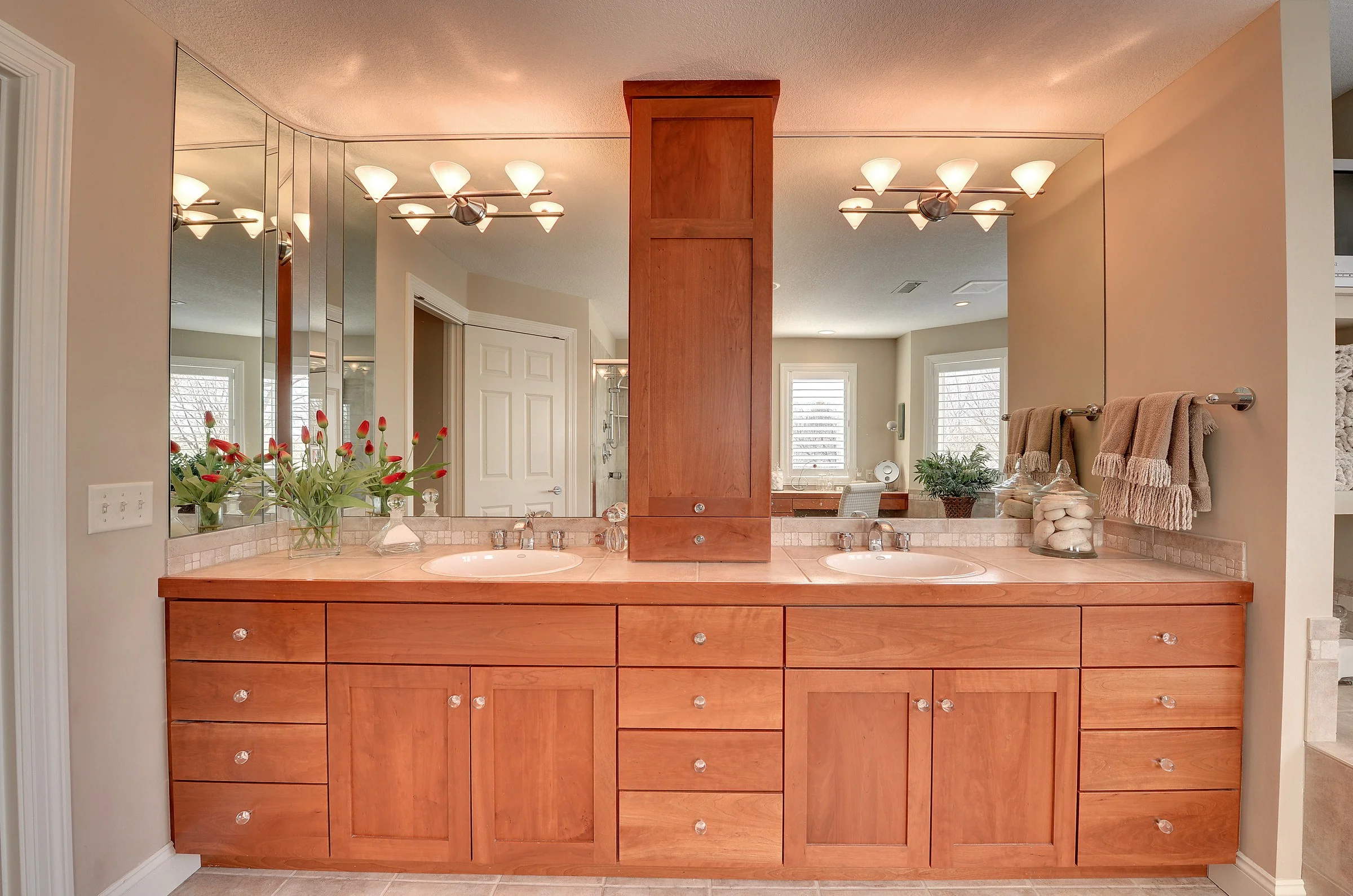 502 River master bath 3.jpg