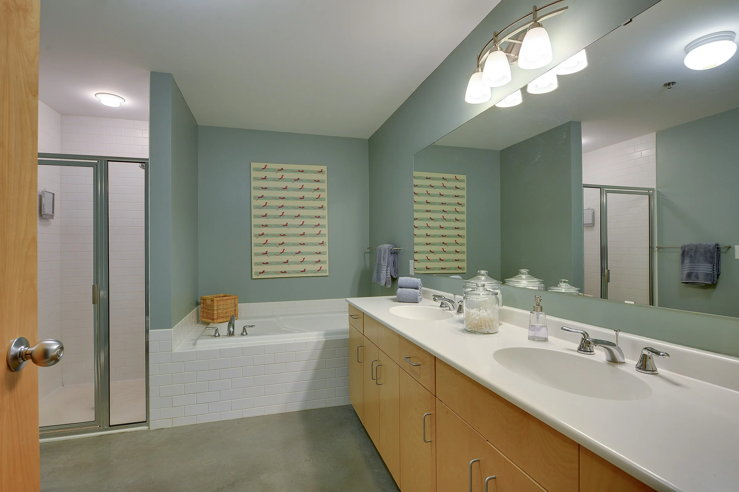 200 Park #103 master bath.jpg