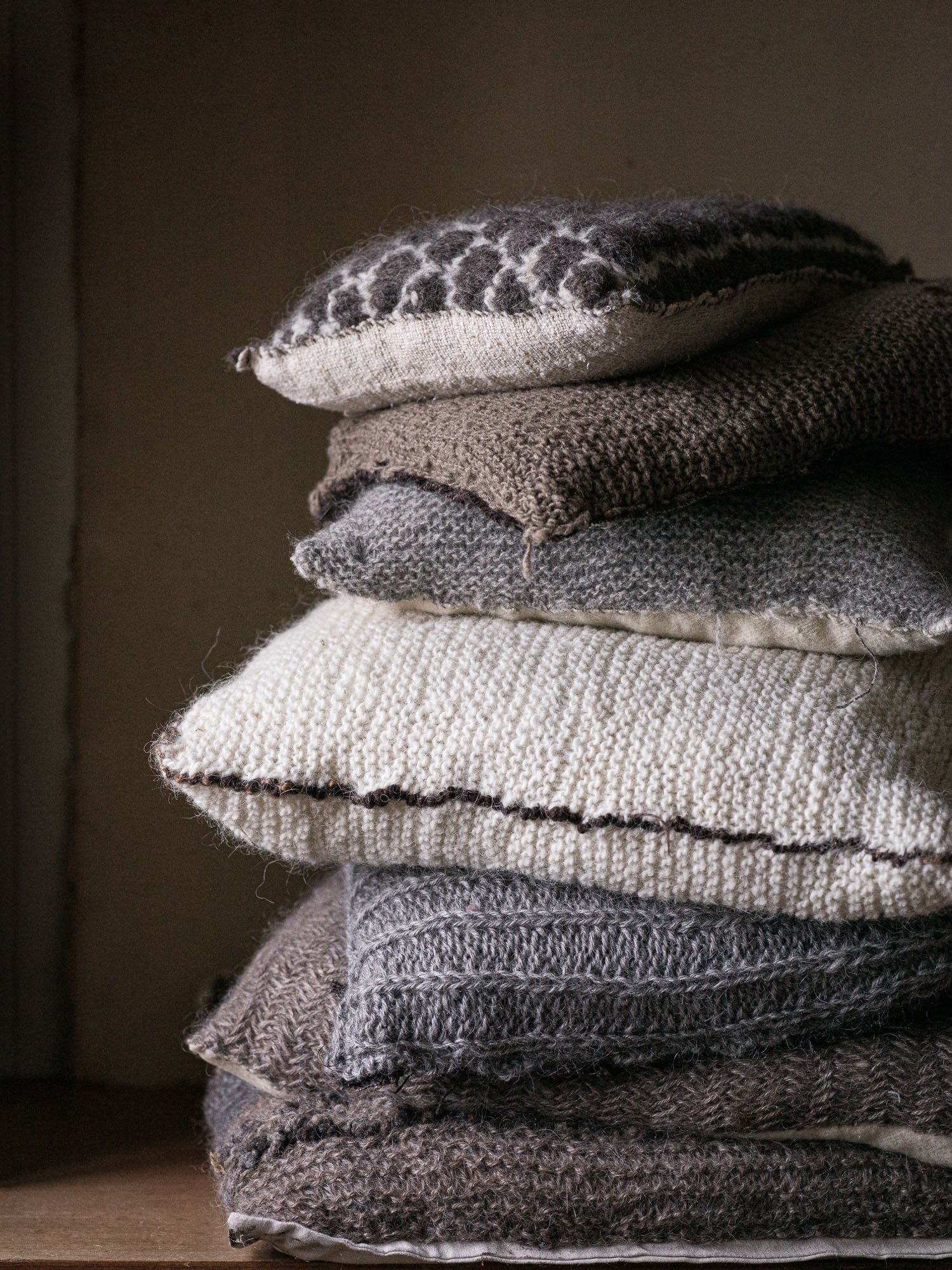 Winter wild knit. 
I wrap myself in soft stitches, carried by the rhythm of nature. Leaning into the cushions and  the presence of the season.
My tiny curated webshop is open a few more days until the winter solstice &ndash; feel free to explore. (Li