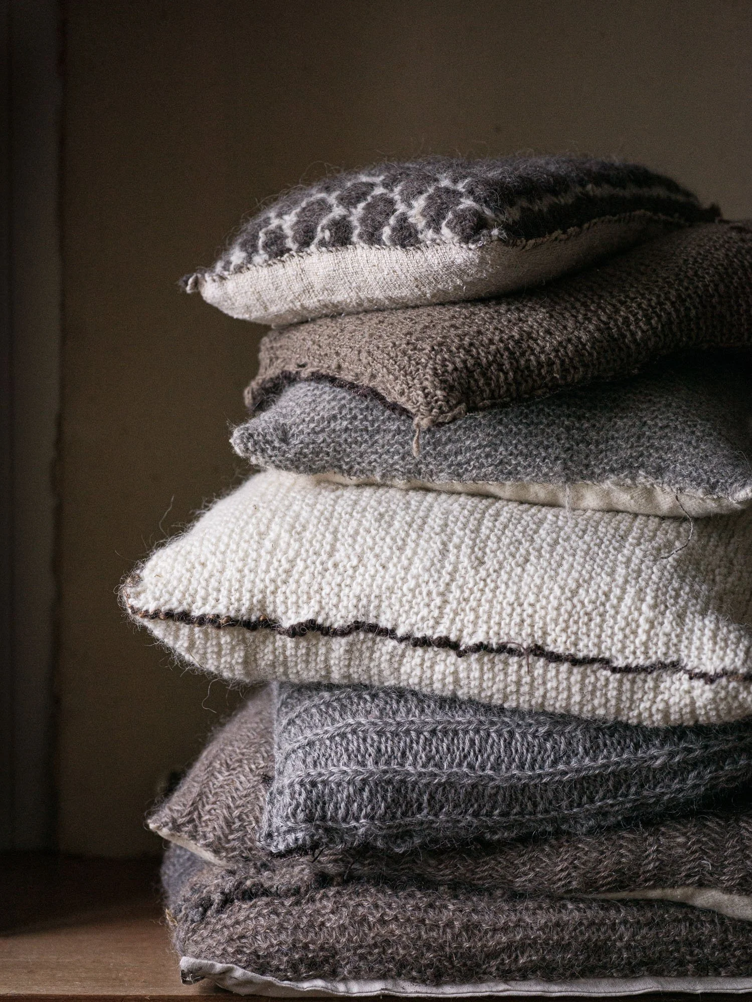 Winter wild knit. 
I wrap myself in soft stitches, carried by the rhythm of nature. Leaning into the cushions and  the presence of the season.
My tiny curated webshop is open a few more days until the winter solstice &ndash; feel free to explore. (Li