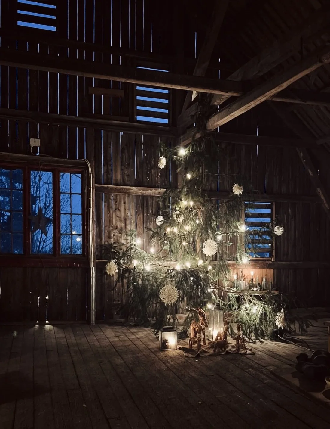 På lørdag åpner vi dørene til årets julemarked her på gården.