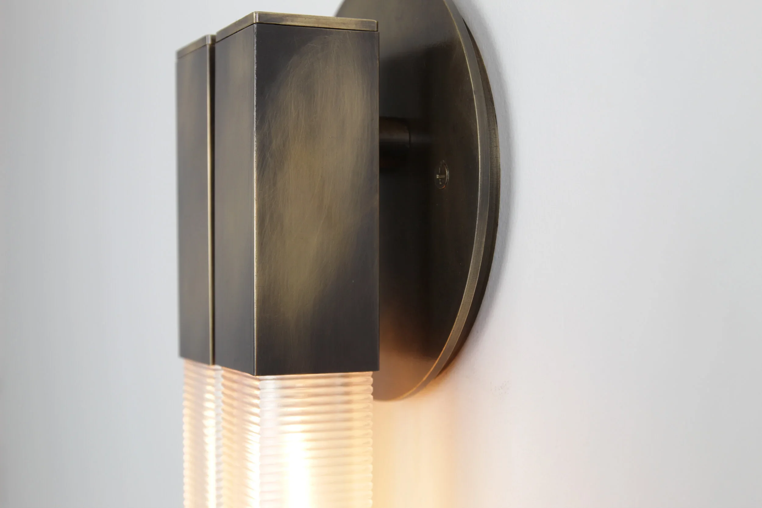 2020+Daikon+2.0+Sconce+Detail+view.webp