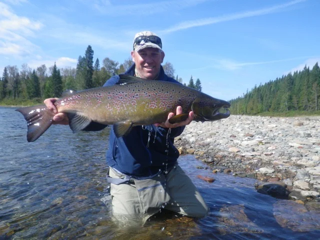 Martin Weaver manager and head guide of Tecks Lodge in Argentina with a nice Grand Cascapedia salmon, nice fish Martin!