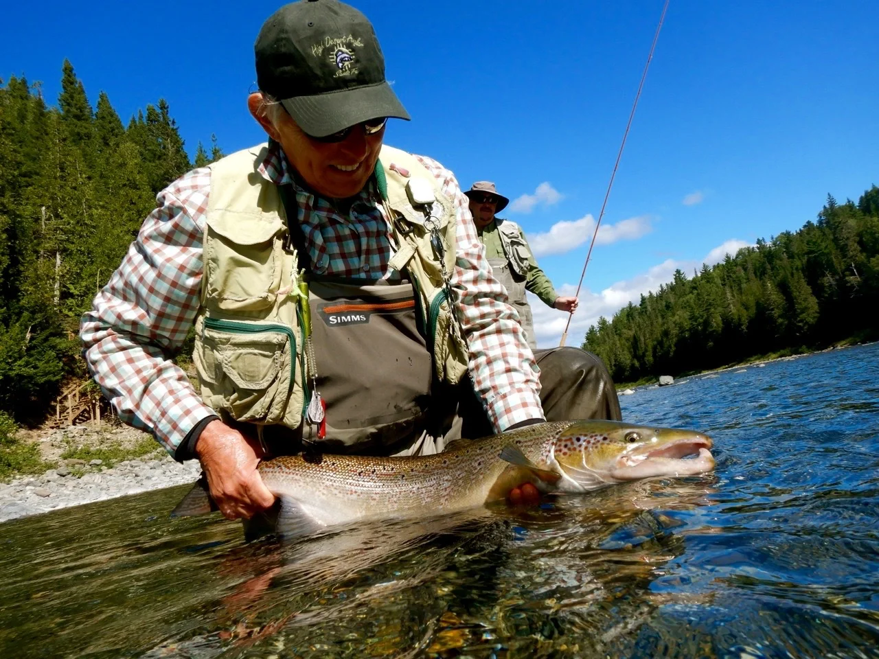 Michael Strijek landed this nice 15 lbs salmon on the Bonaventure guided by Salmon Lodge master guide Charles Binnet! nice one Michael!