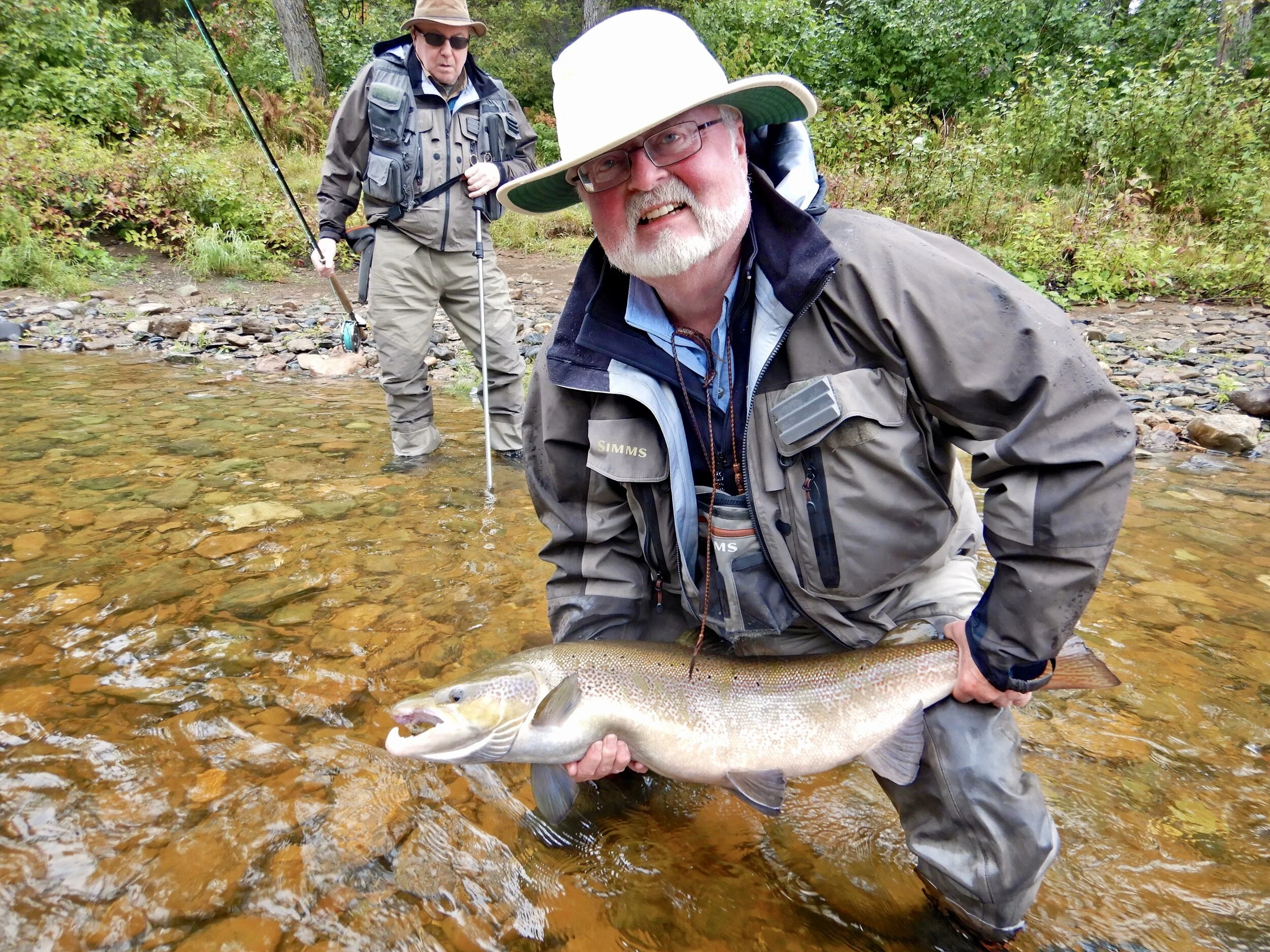 Our first time guest John Graham landed his wonderful salmon on the Grand Cascapedia! Well done John! Can’t wait to see you back next year!