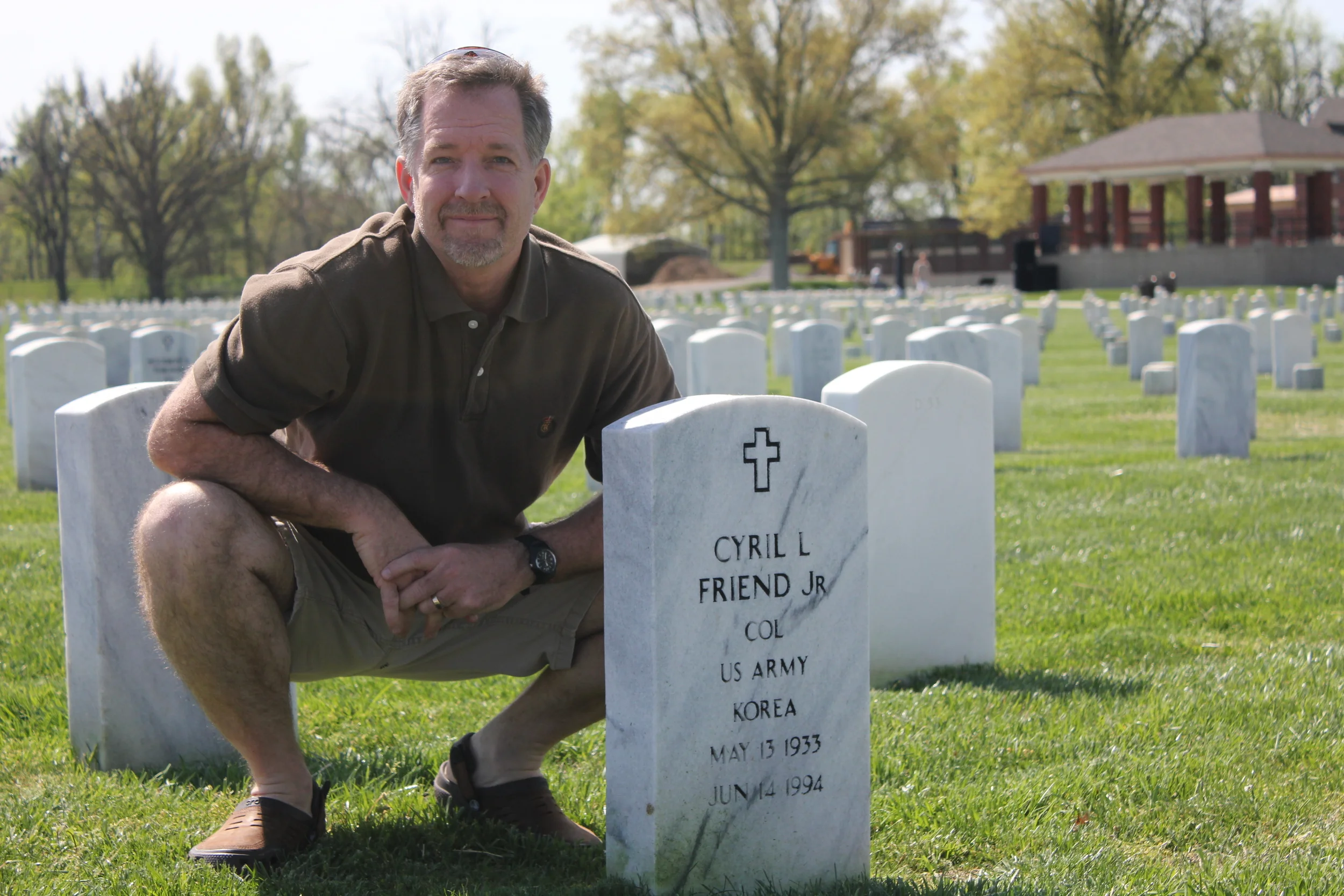 IMG_9809_2012_Springbreak_MoundsNatlCemetaryCyrilAtDadsGrave.jpg