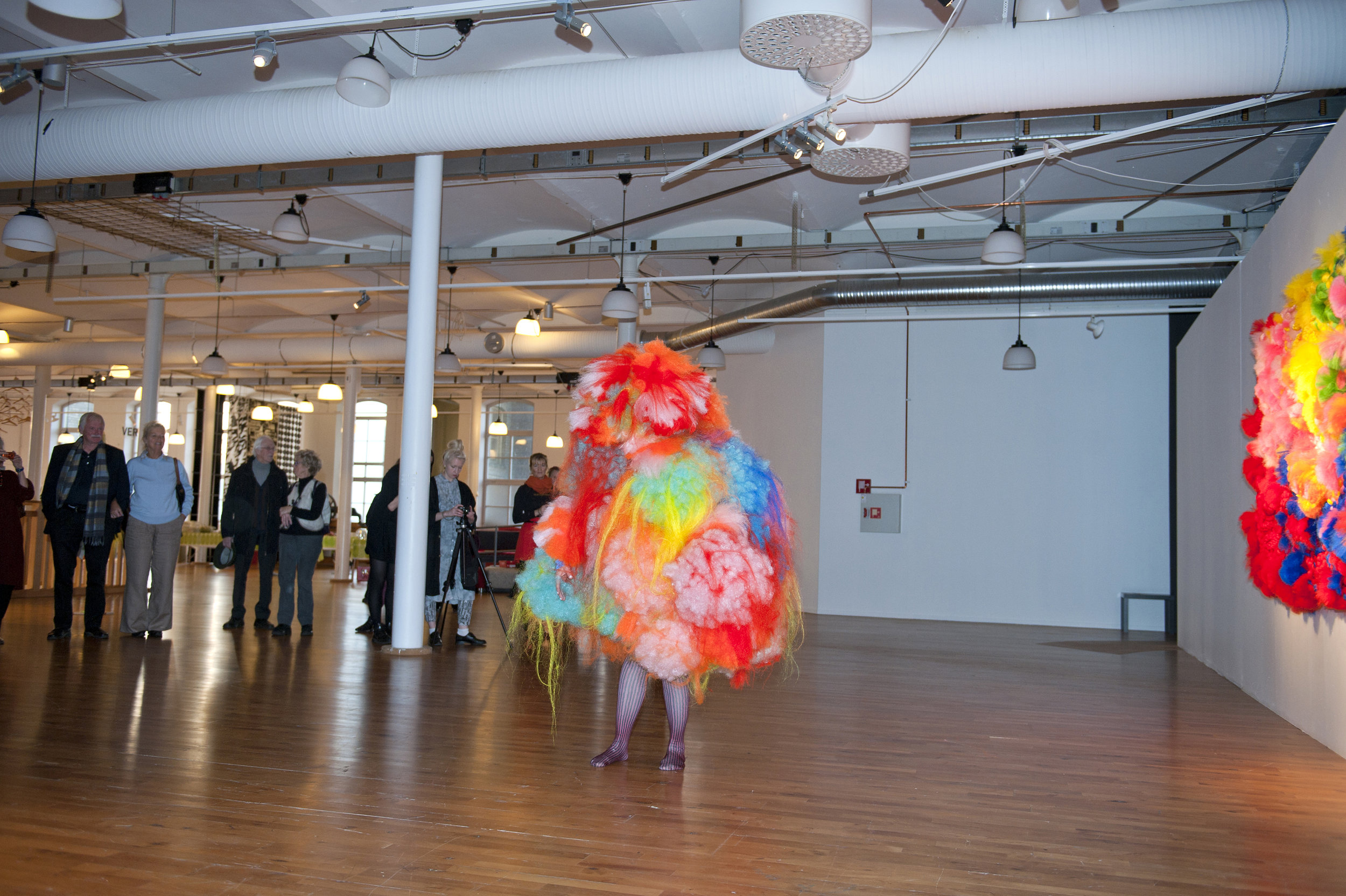 hringsola_Hrafnhildur-Arnardottir-aka-SHoplifter_2011_Anna-Sigge_300dpi_performance9.jpg