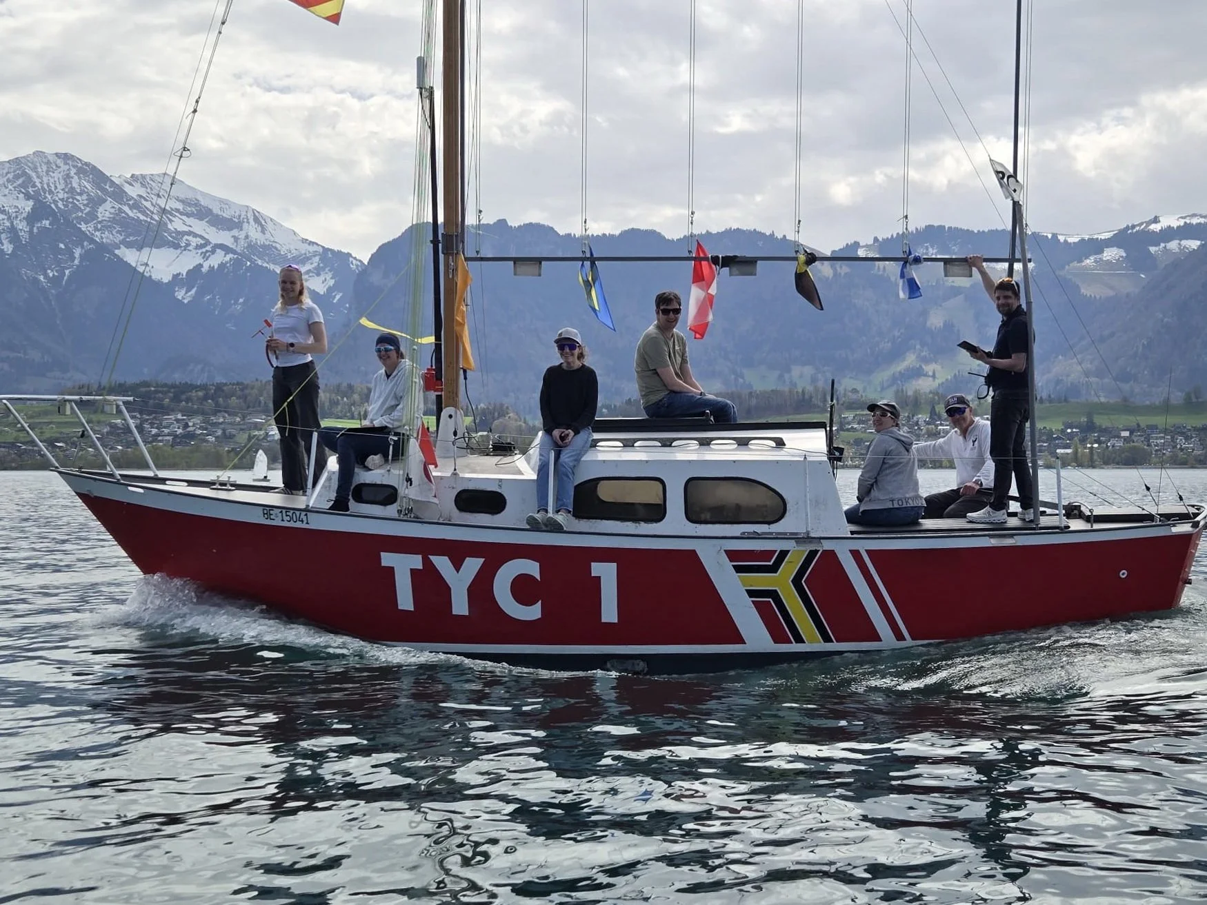 Die Yngling Klasse engagiert sich an der Juniorenregatta