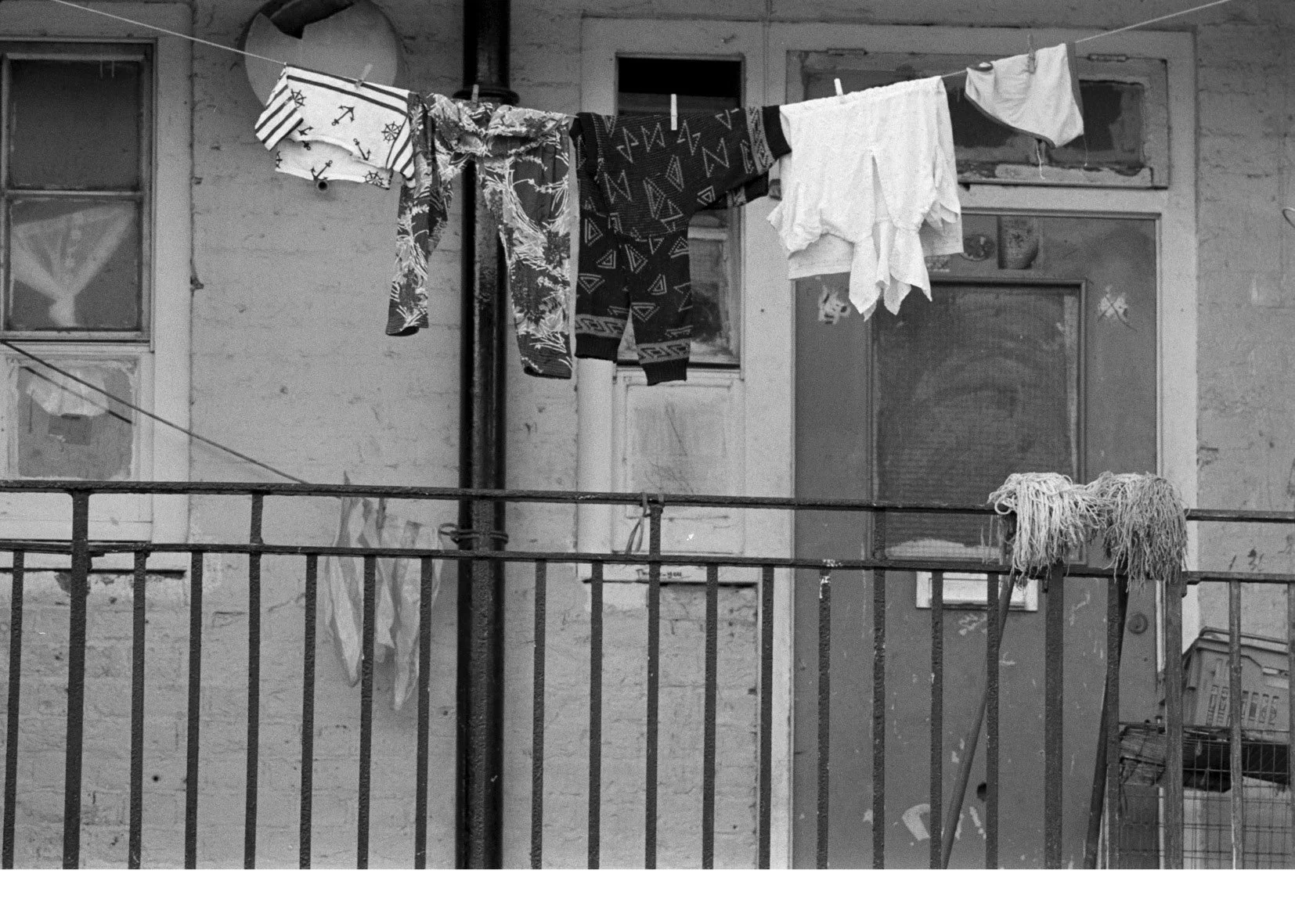 David Hoffman — Hollybush Gardens Bethnal Green  1988web120012.jpg