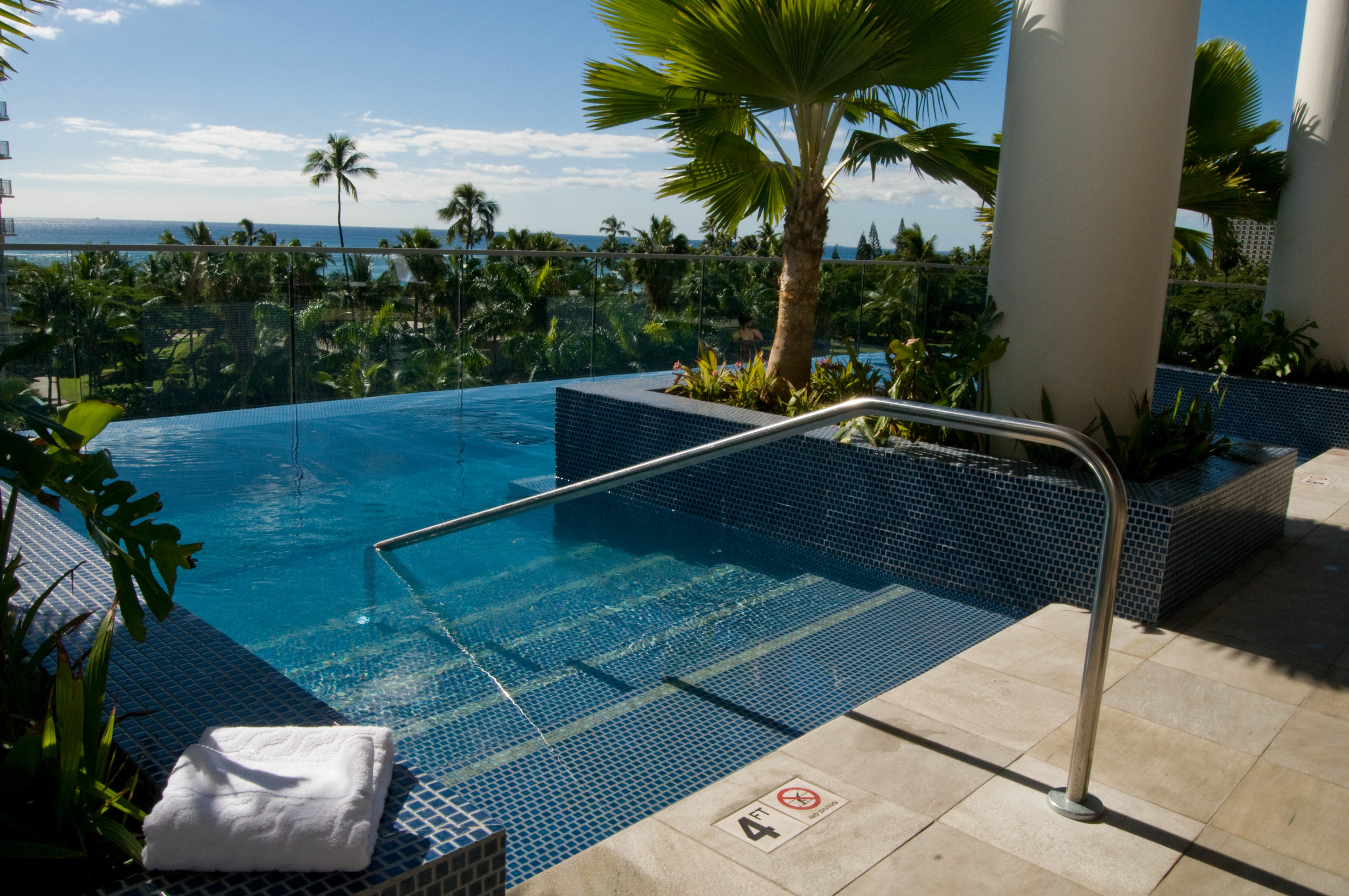 Jet TW infinity pool.jpg
