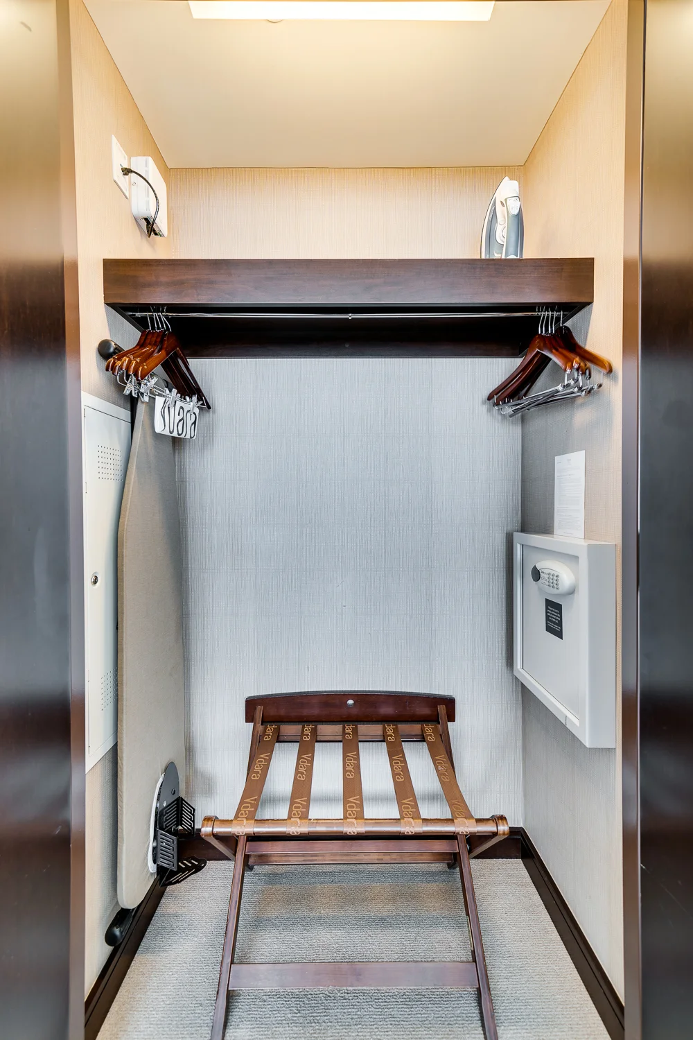 CLOSET FOR EITHER ROOM copy.jpg