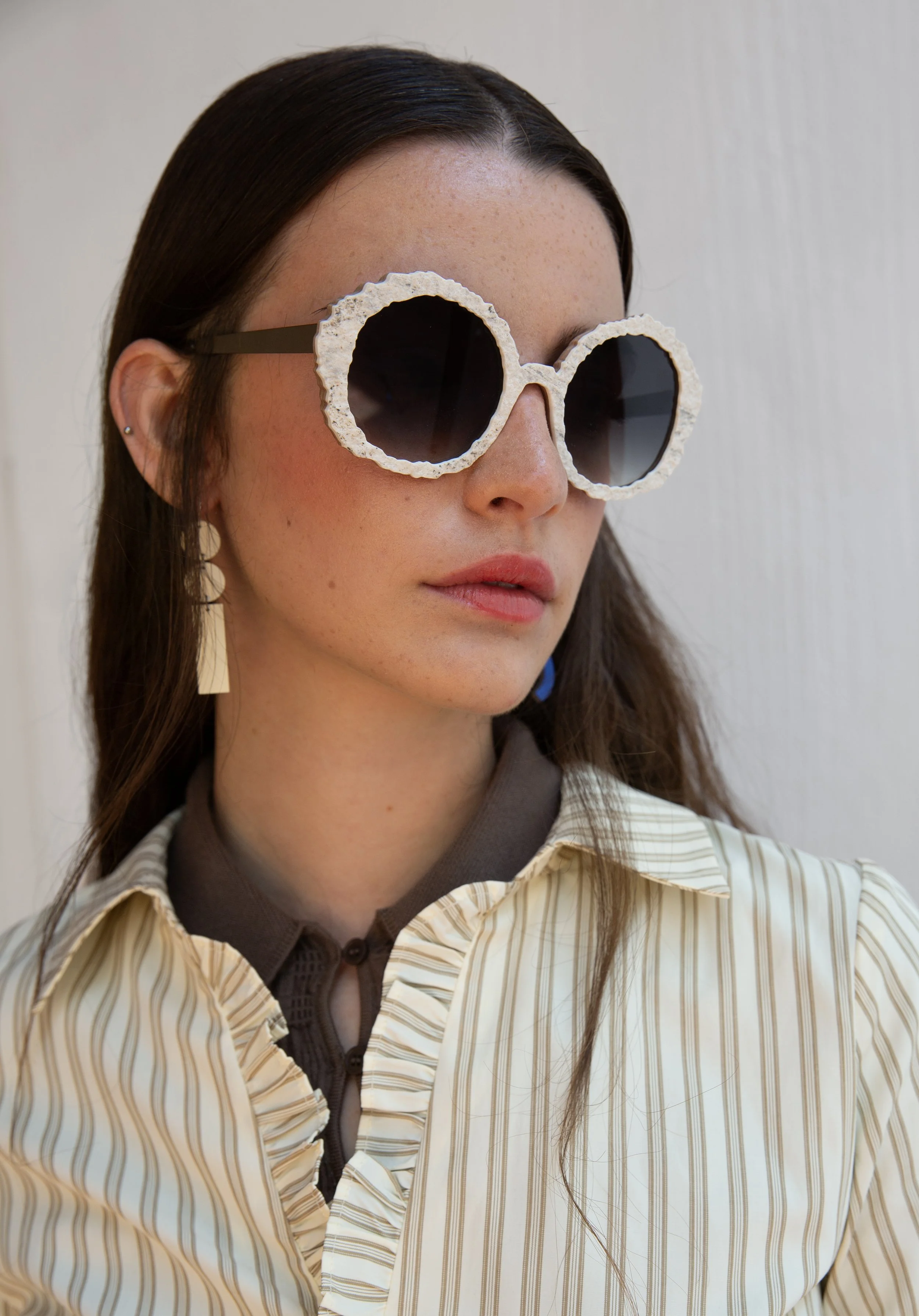 LOOKBOOK_MIRIAM_MOON_1_NINA_MUR_EYEWEAR (1).jpg
