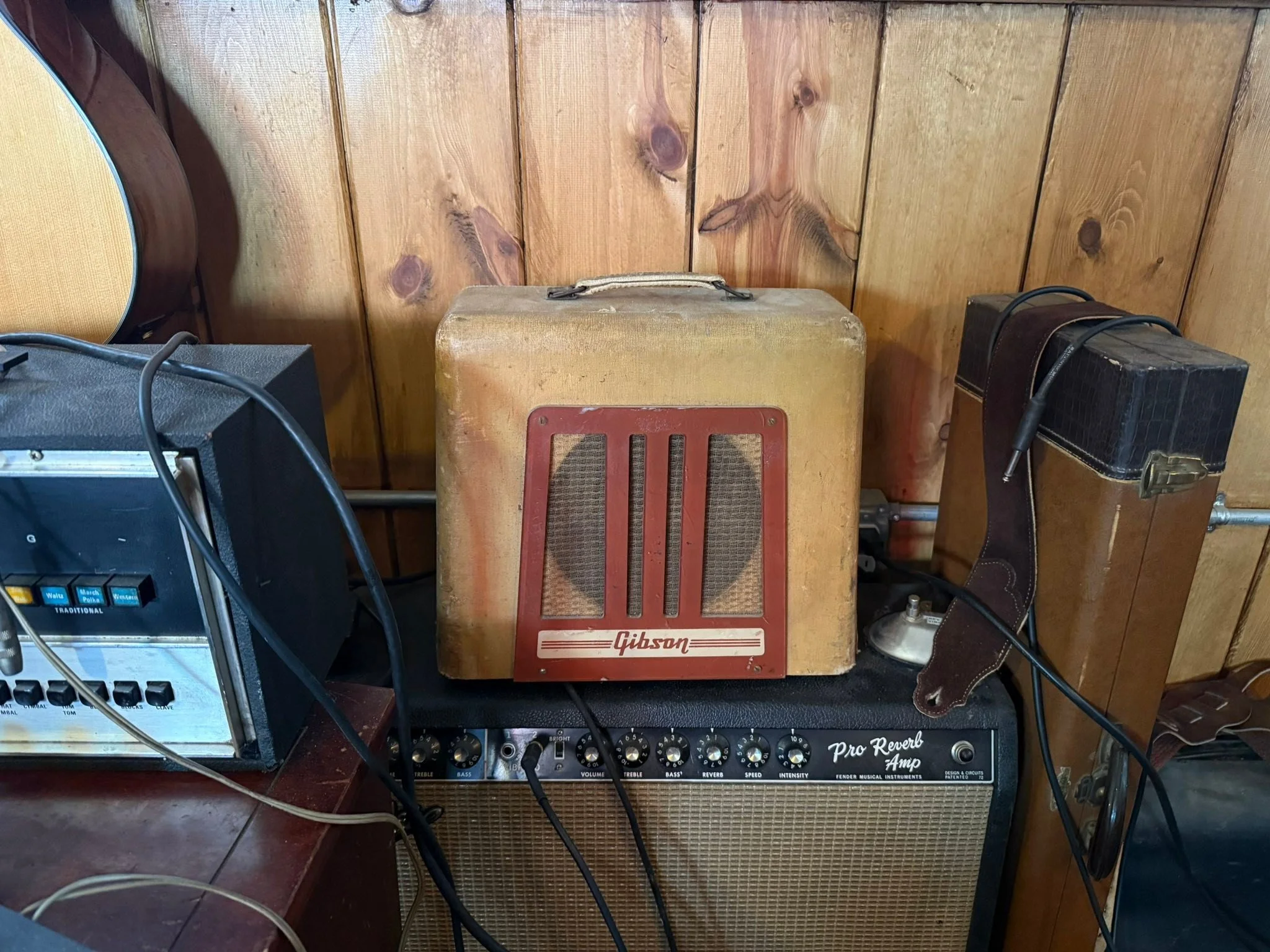 New listing for sale from the Bear Den friends&hellip;check out my commerce profile for more deets or #hmu #gibson #BR9 #vintageamp