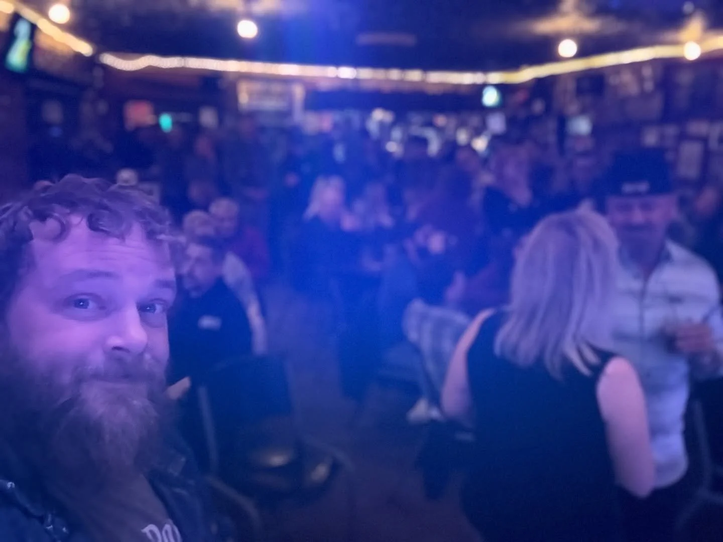 Sending our main man @leftyluthie off in style with a packed house at the @sawmill_saloon 💫🎶🌠🎸🌌