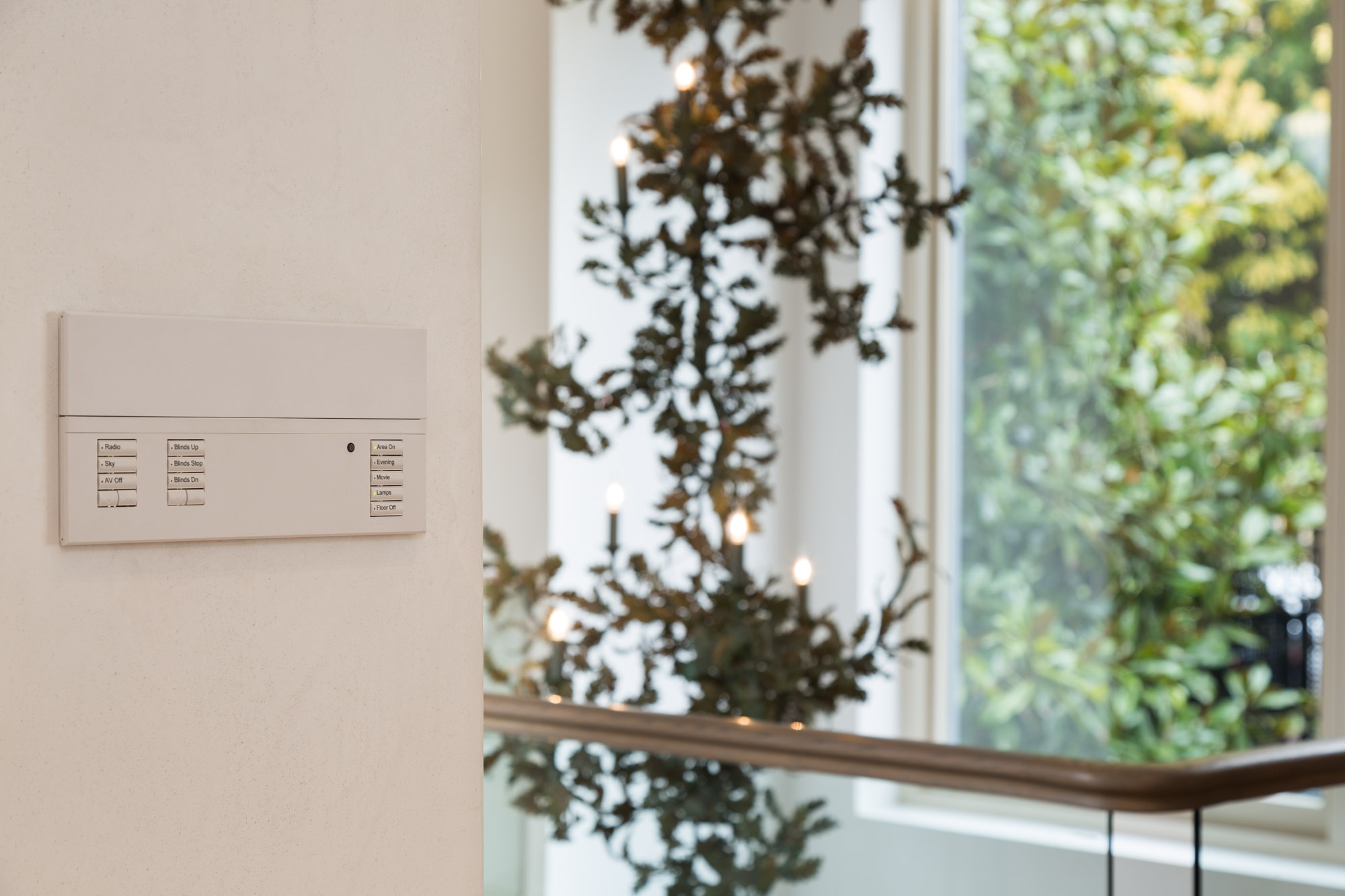 The Lutron Wall Panel allows quick selection of lighting scenes for the whole open plan space, including Hallway Chandelier, a fantastic centrepeice for the home The buttons are engraved for easy selection and also allow control of the integrated Sonos Audio system.