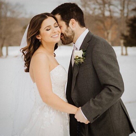 While we aren&rsquo;t seeing too much of winter, here is a throw back to last season&rsquo;s snowy wedding of Liz and her hubby 💕