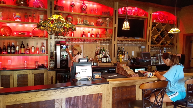 680-Papa-Joes-full-bar.jpg