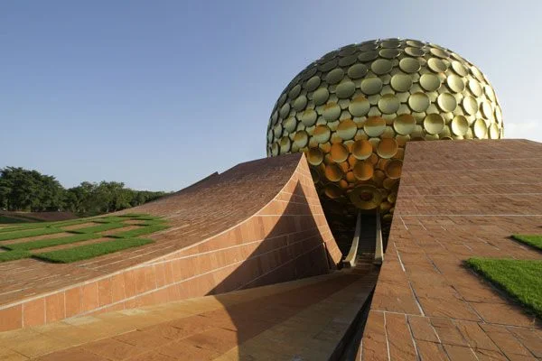 archi_69_matrimandir_india.jpg
