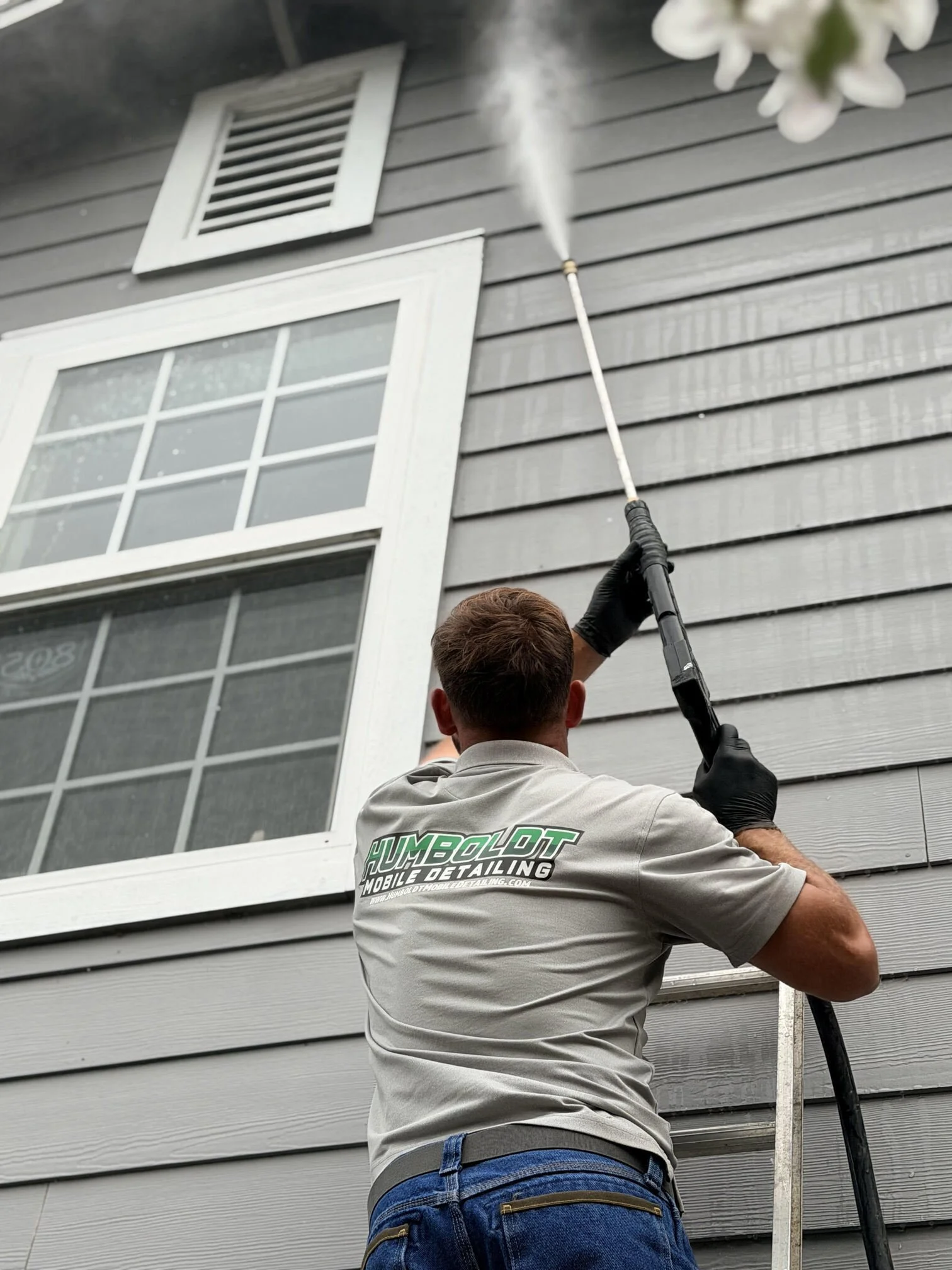 Pressure Washing A House In Eureka